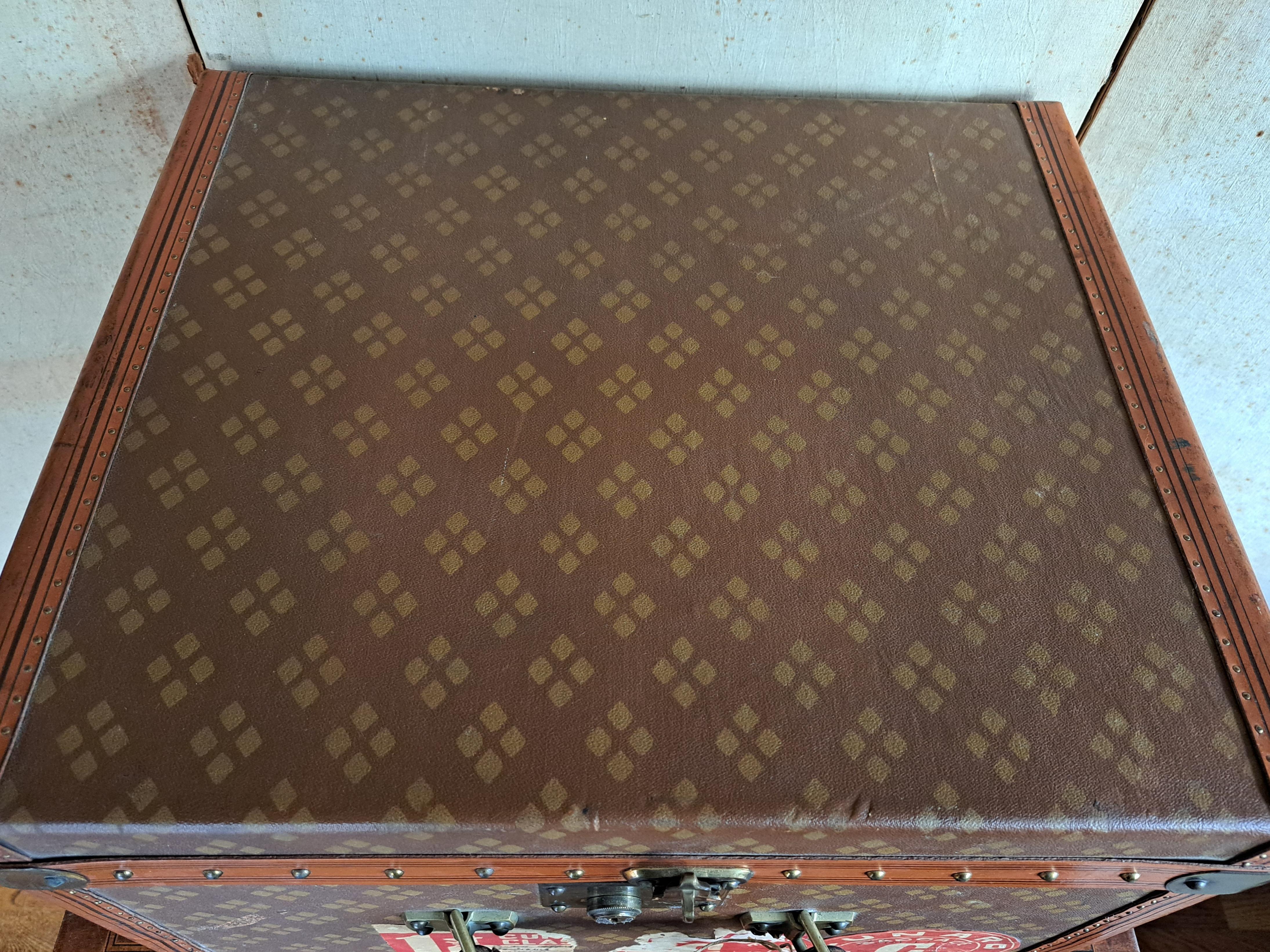 Vintage French Aux Etats Unis Travel Trunk For Sale 3