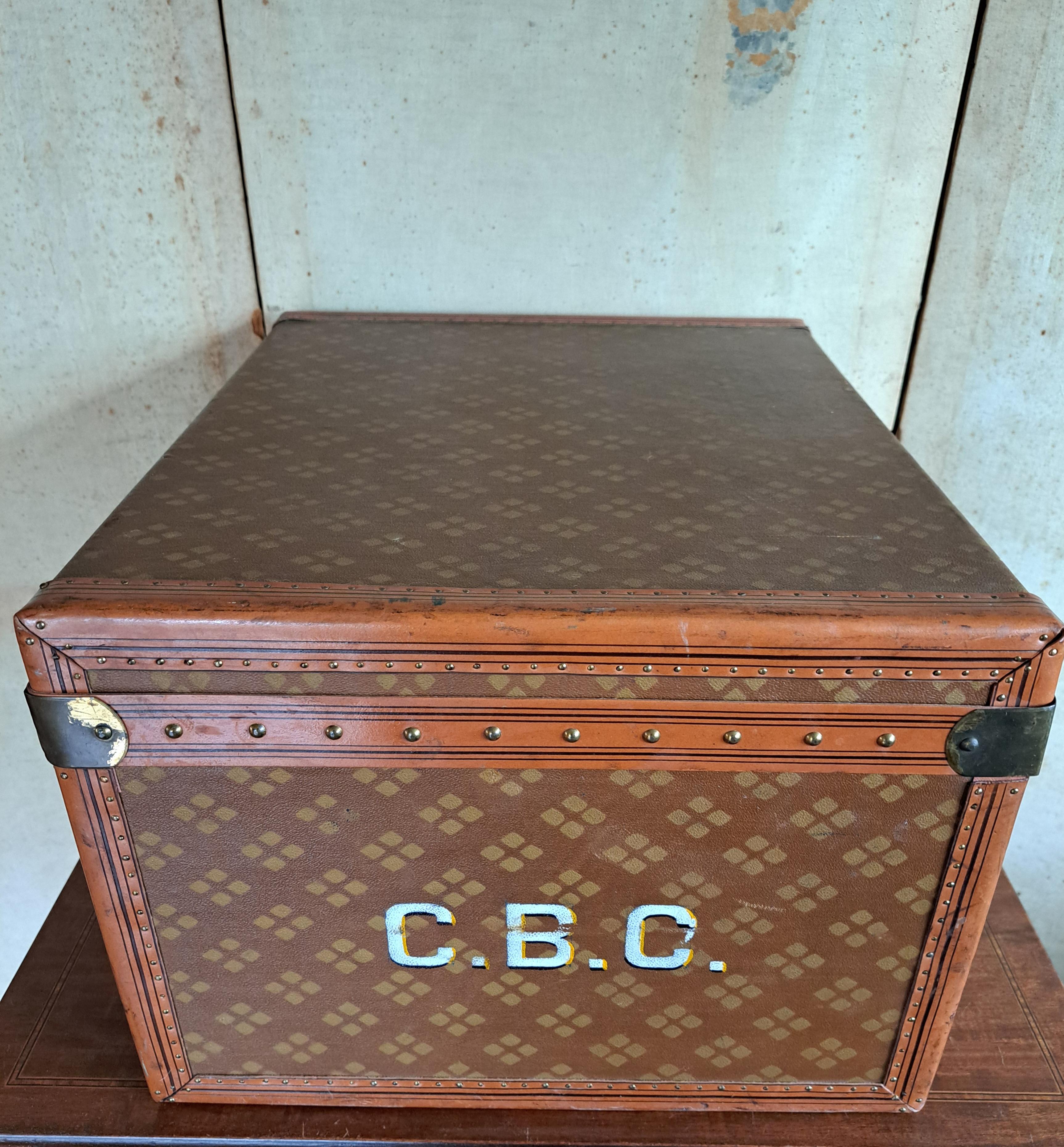 Vintage French Aux Etats Unis Travel Trunk For Sale 4
