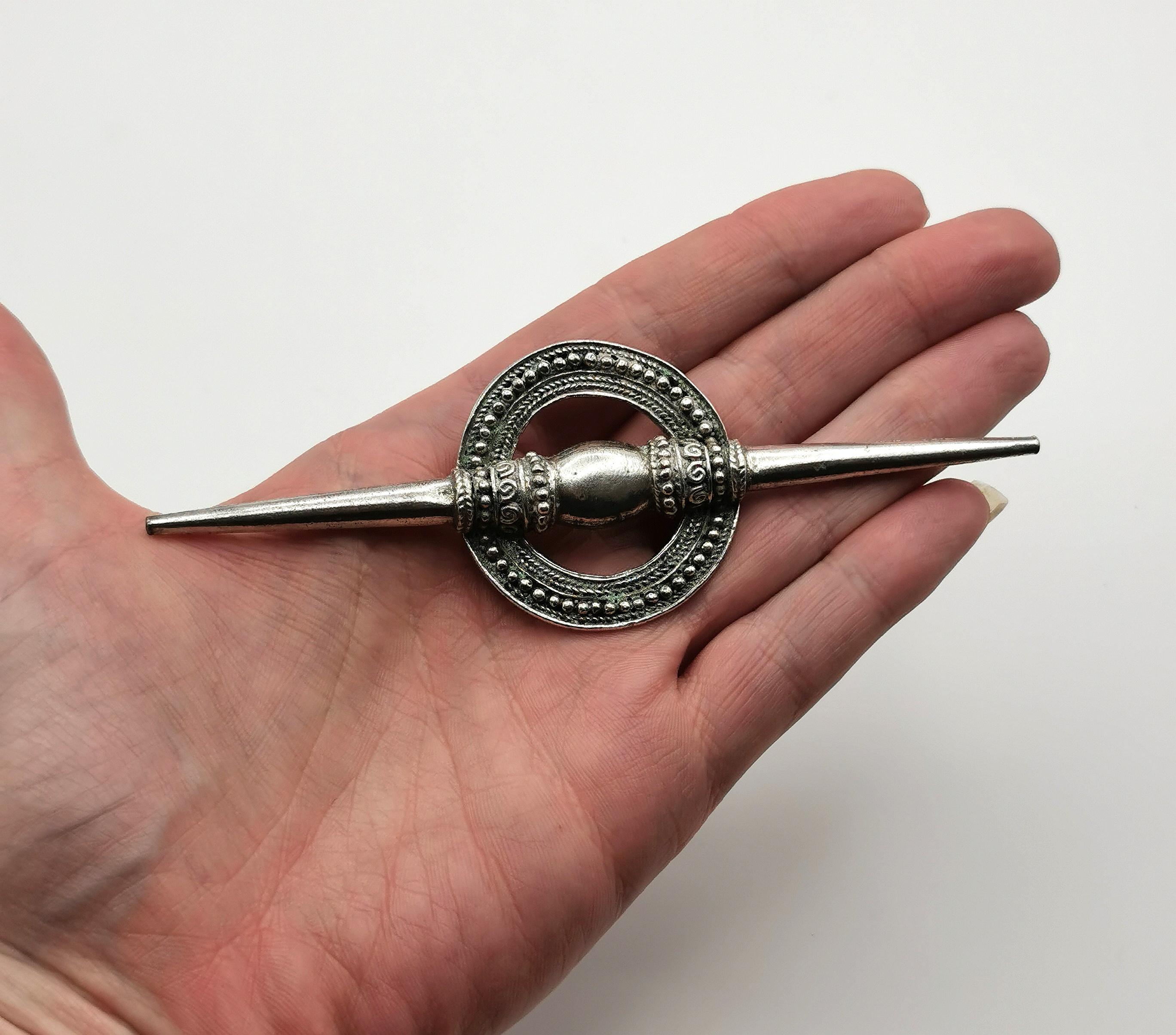 Vintage French Avant Garde designer brooch, Marie Victoire For Sale 3