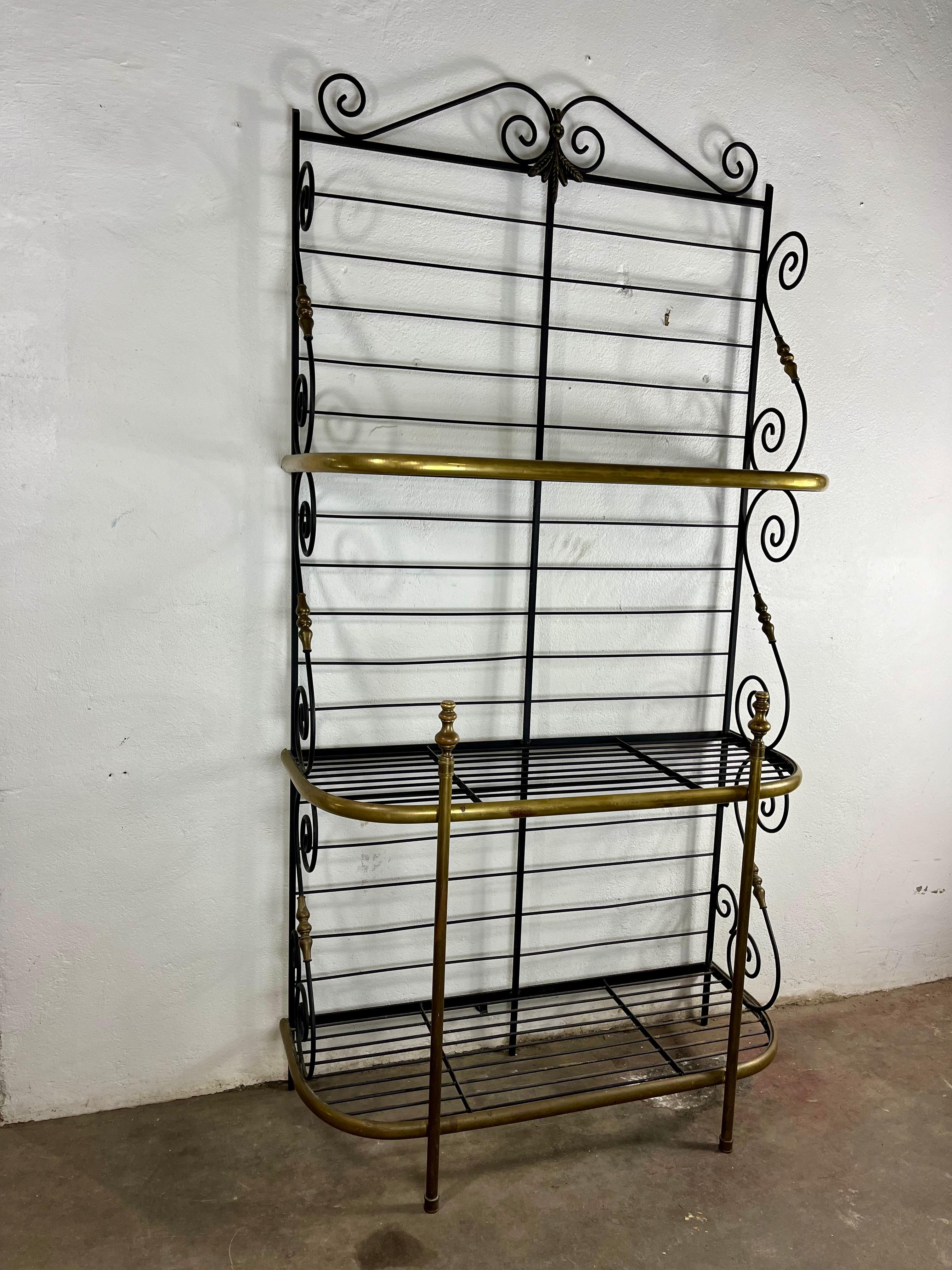 Vintage wrought iron and brass three shelf French Baker's Rack. Scrolled details on side & top. Impressive substantial brass guards. Very nice condition with patinated brass trim.
Curbside to NYC/Philly $450