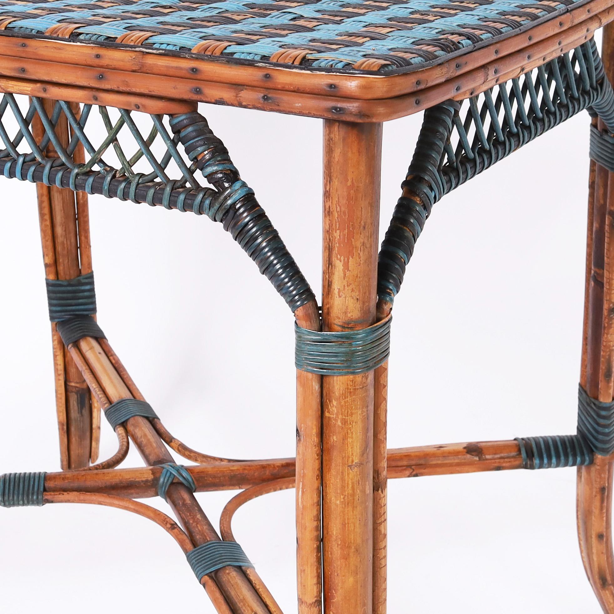 Table de bistrot française vintage en bambou et rotin Bon état - En vente à Palm Beach, FL