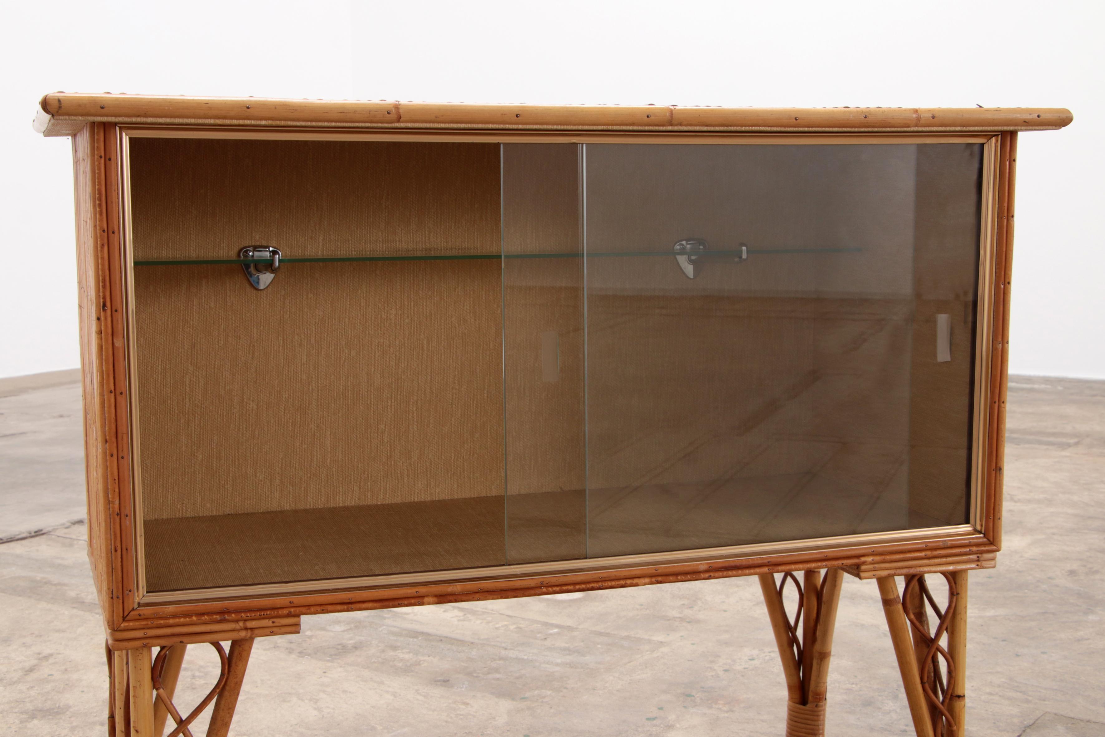 Vintage French Bamboo bar or display cabinet 1960s. For Sale 5