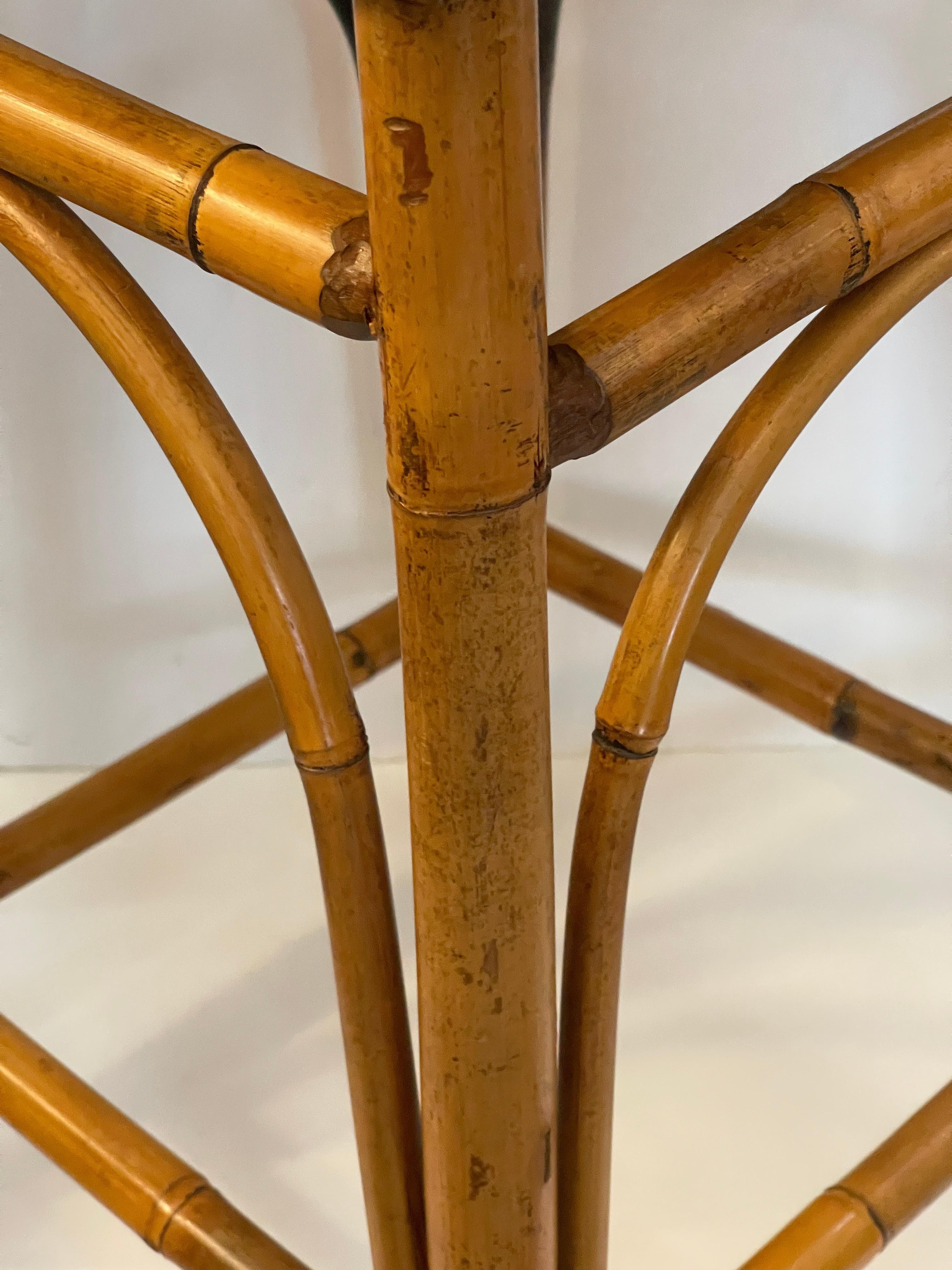 Table d'appoint française vintage en bambou en vente 2