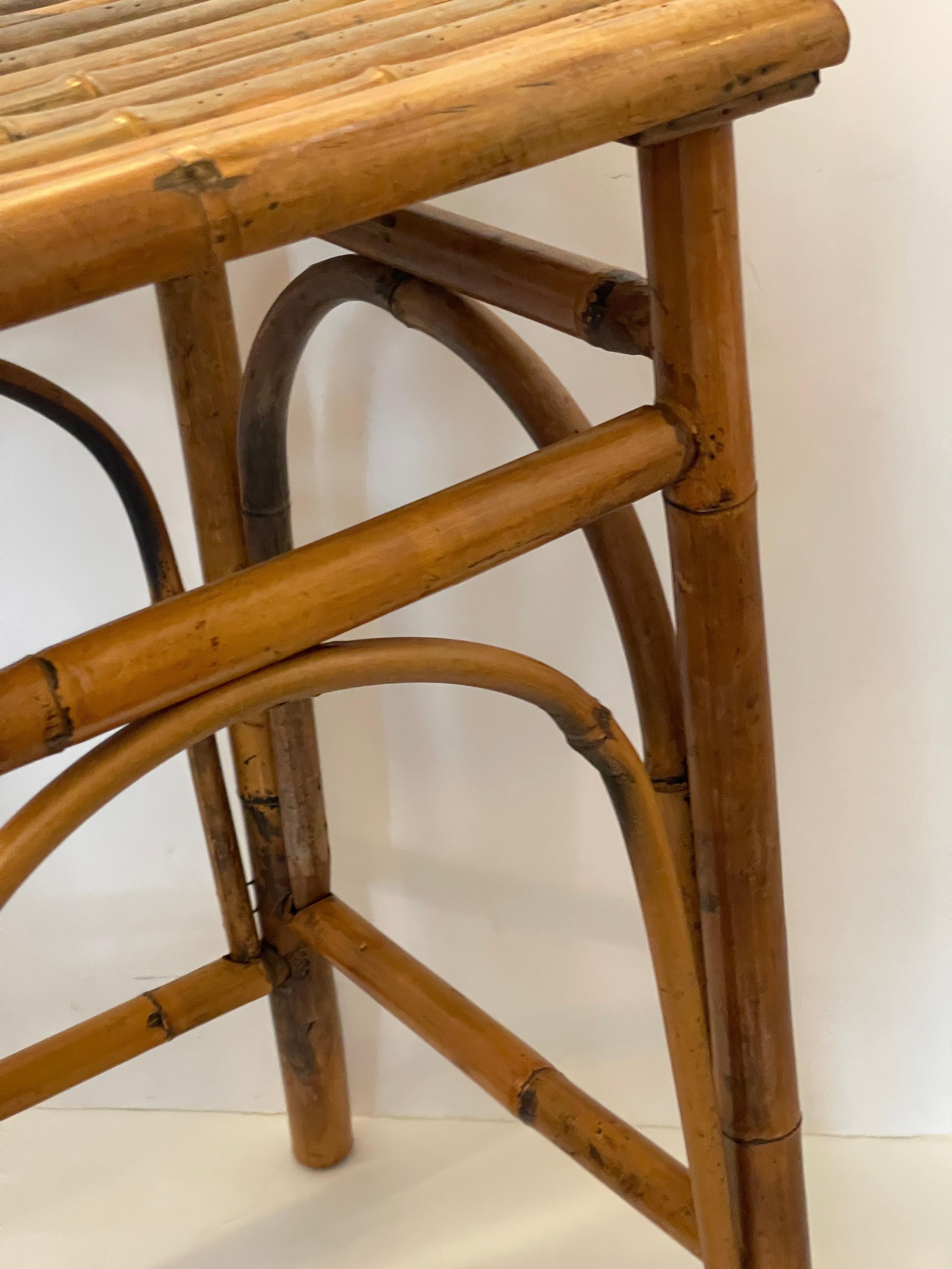 Table d'appoint française vintage en bambou en vente 3