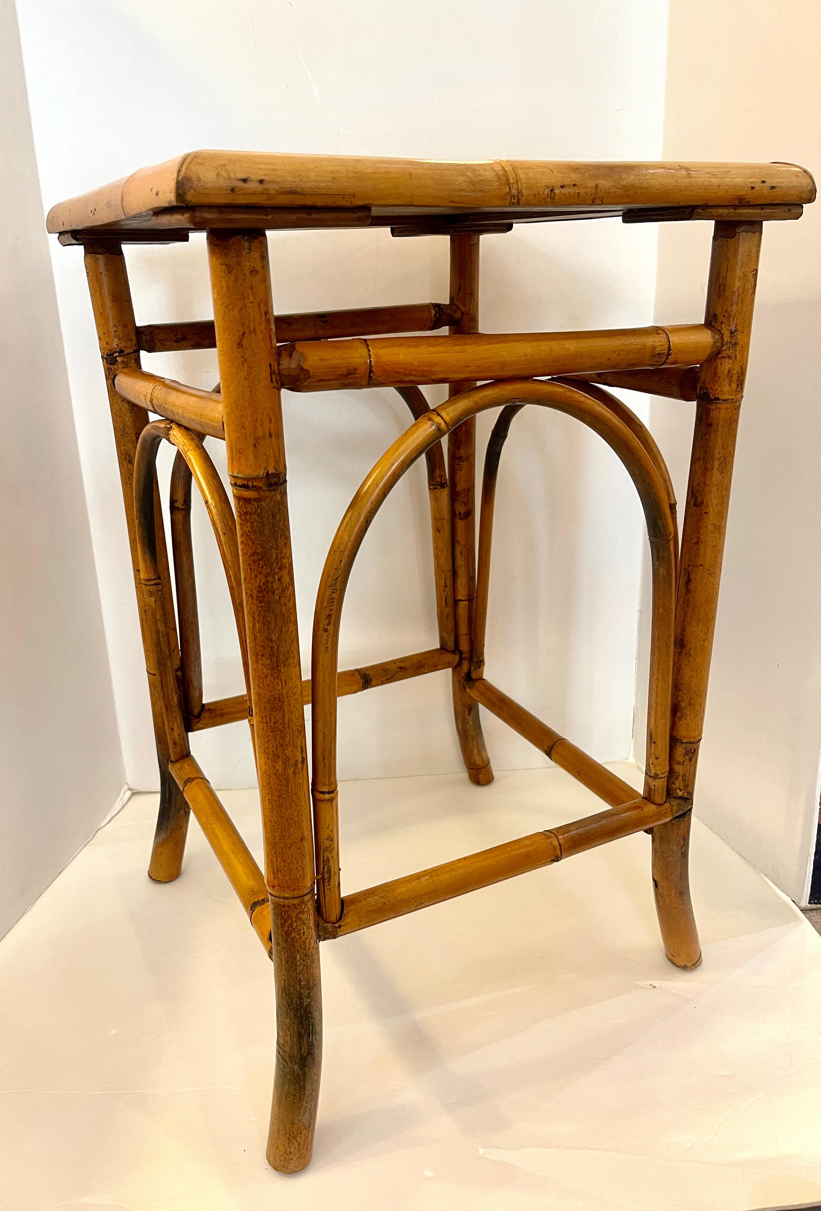 Mid-Century Modern Table d'appoint française vintage en bambou en vente