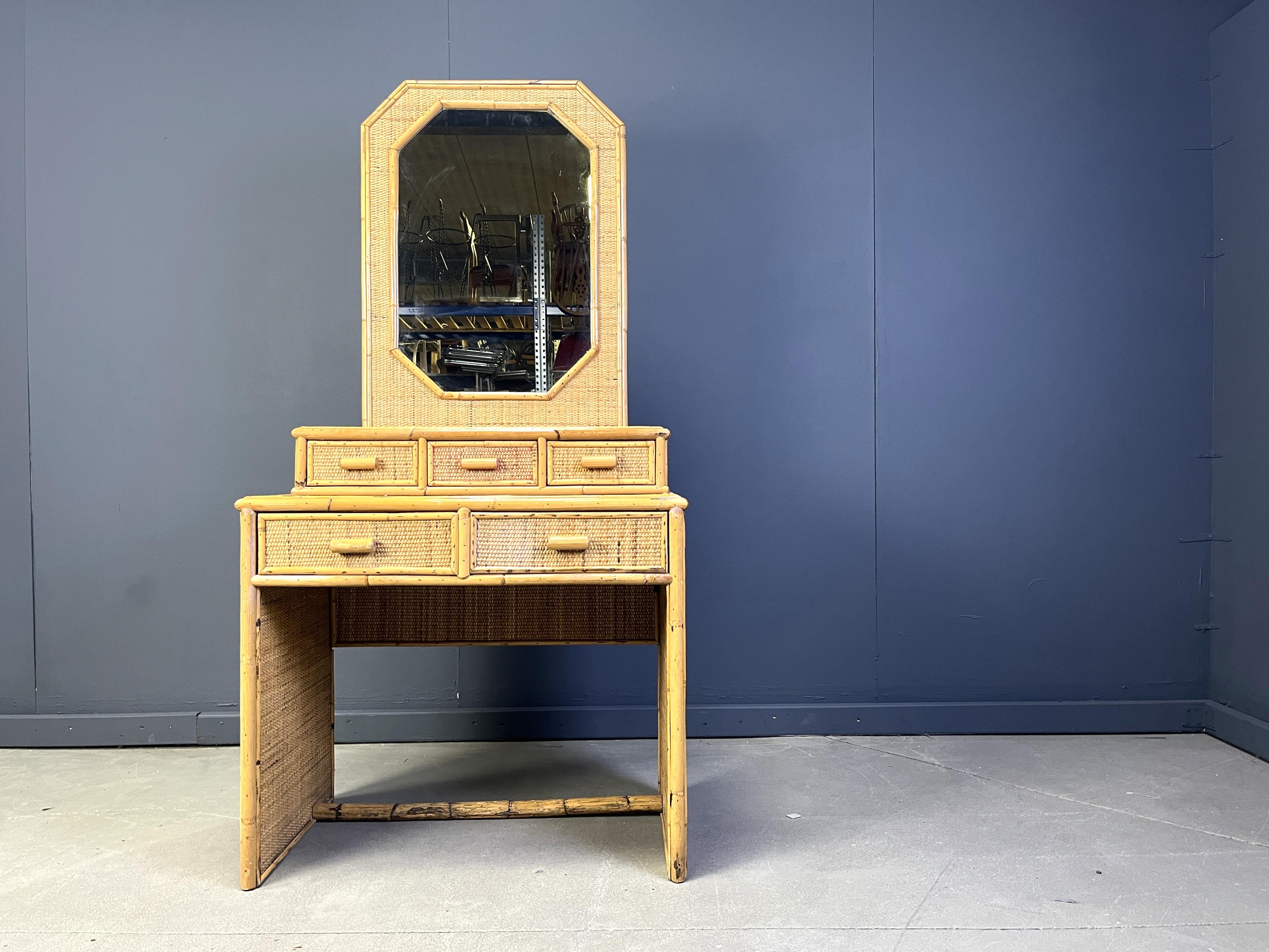Charming mid century bamboo vanity table with mirror and 5 drawers.

Beautiful Bohemian style piece for your bedroom,  bathroom, hallway,...

1960s - Frabce

Good condition

Dimensions: 
Height: 175cm
Width: 88cm
Depth: 53cm

Ref.: 25091212

*All