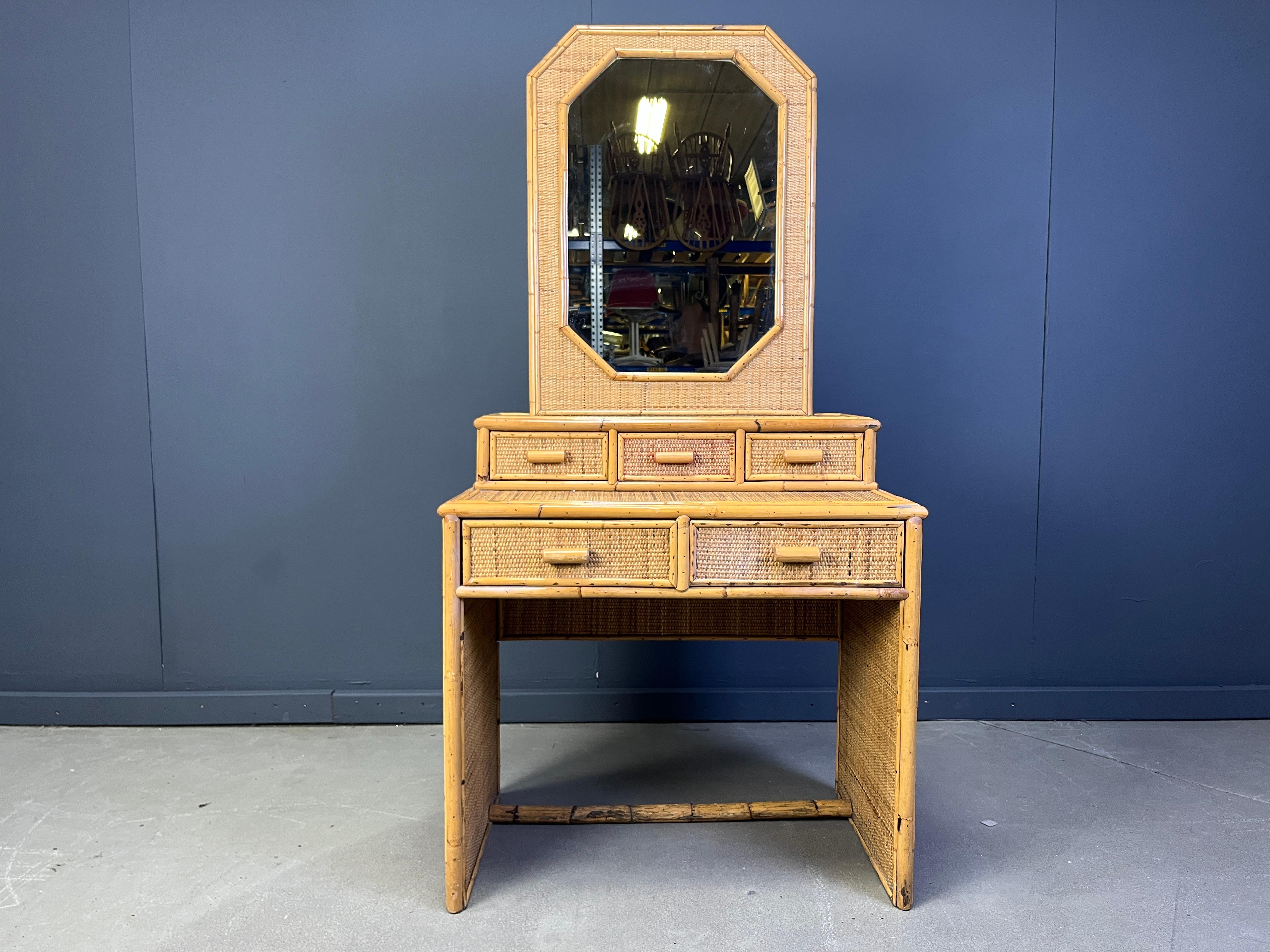 Vintage french bamboo vanity table with mirror, 1960s In Good Condition For Sale In Leuven, Vlaams Gewest
