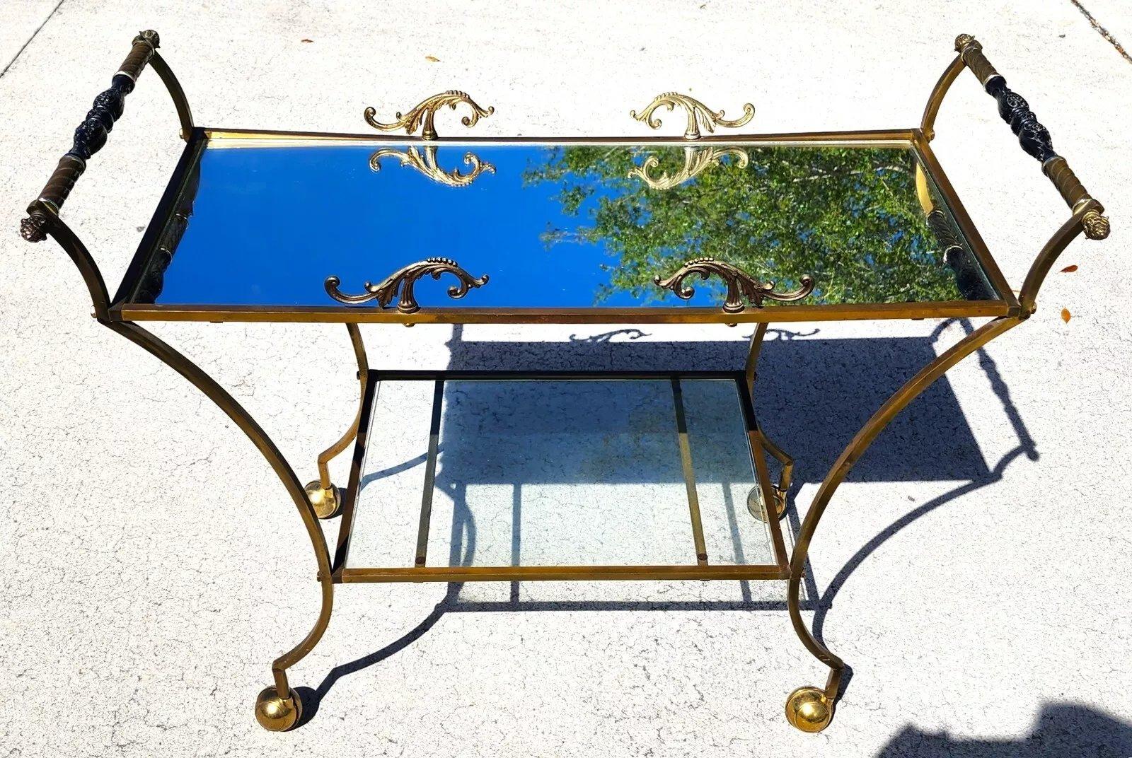 Hollywood Regency Chariot de service de bar français vintage en vente