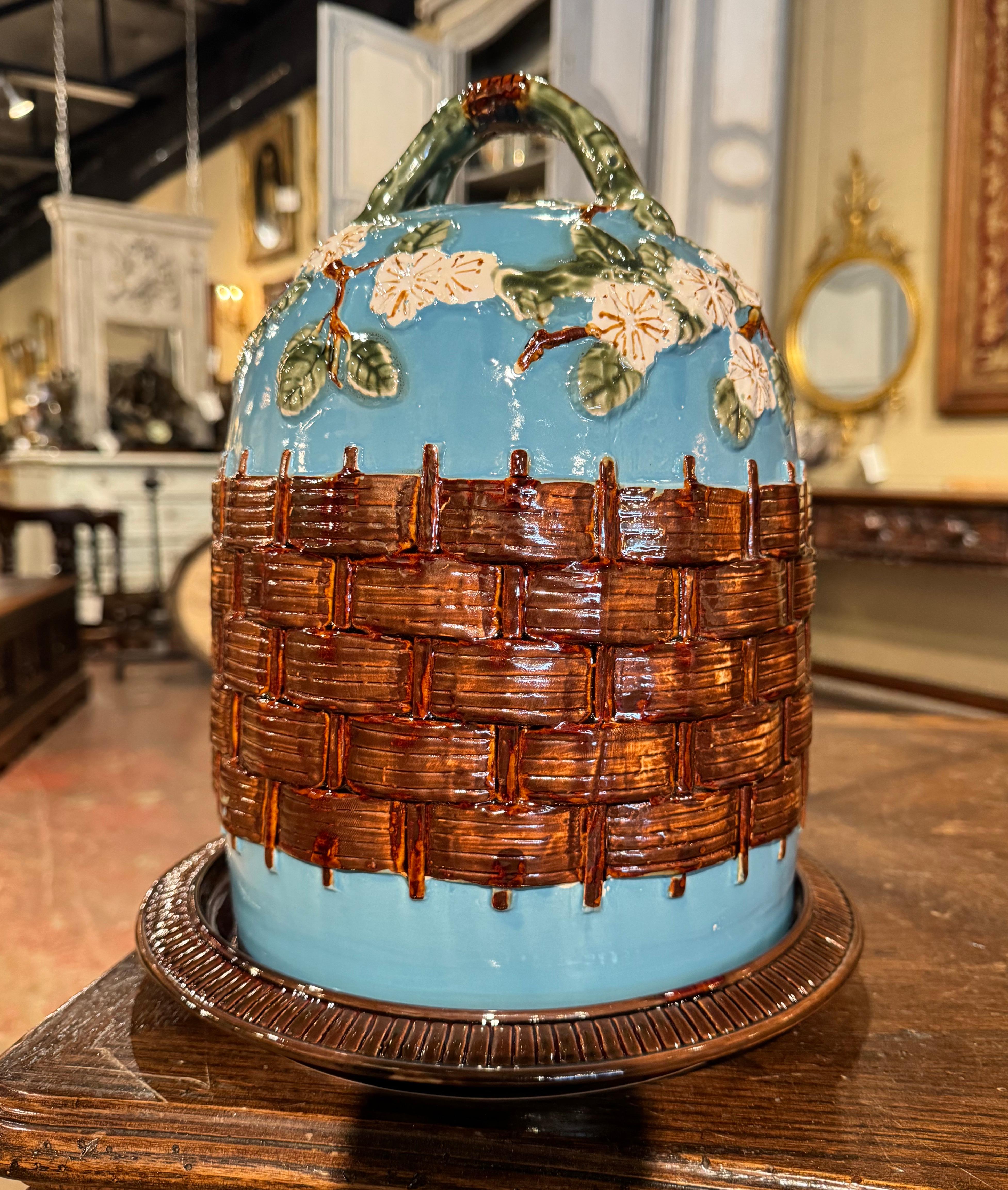 Vintage French Barbotine Faience Two-Piece Cheese Dome with Matching Tray In Excellent Condition For Sale In Dallas, TX