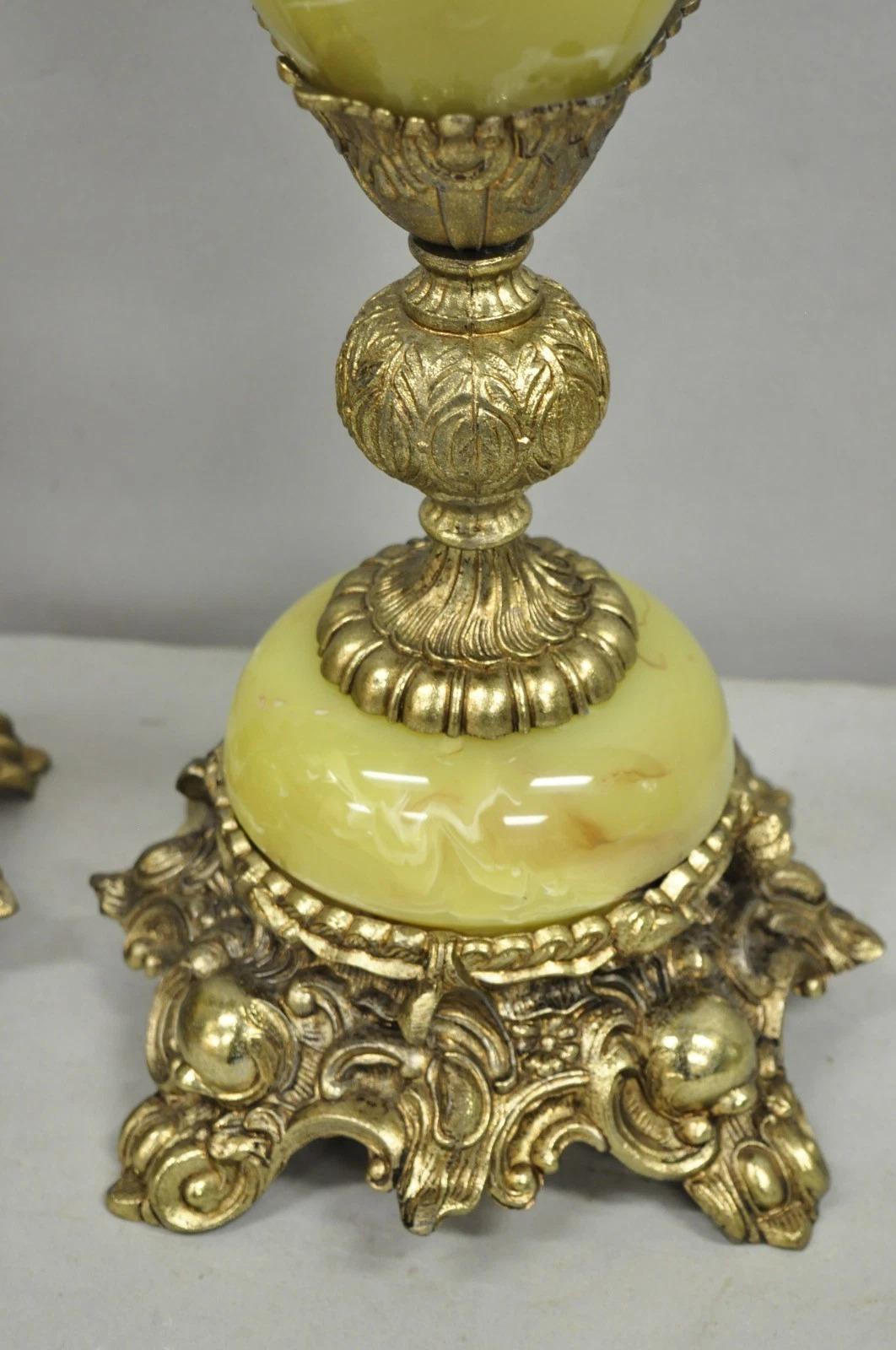 Lampade da tavolo vintage barocche francesi Hollywood Regency in ottone e onice verde - una coppia in vendita 5