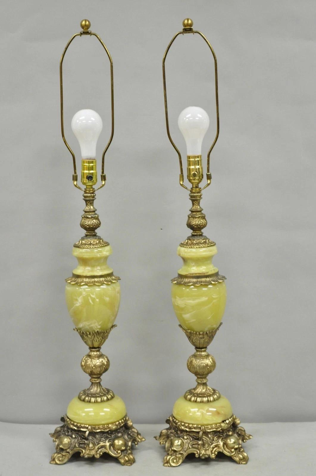 Lampade da tavolo vintage barocche francesi Hollywood Regency in ottone e onice verde - una coppia in vendita 6