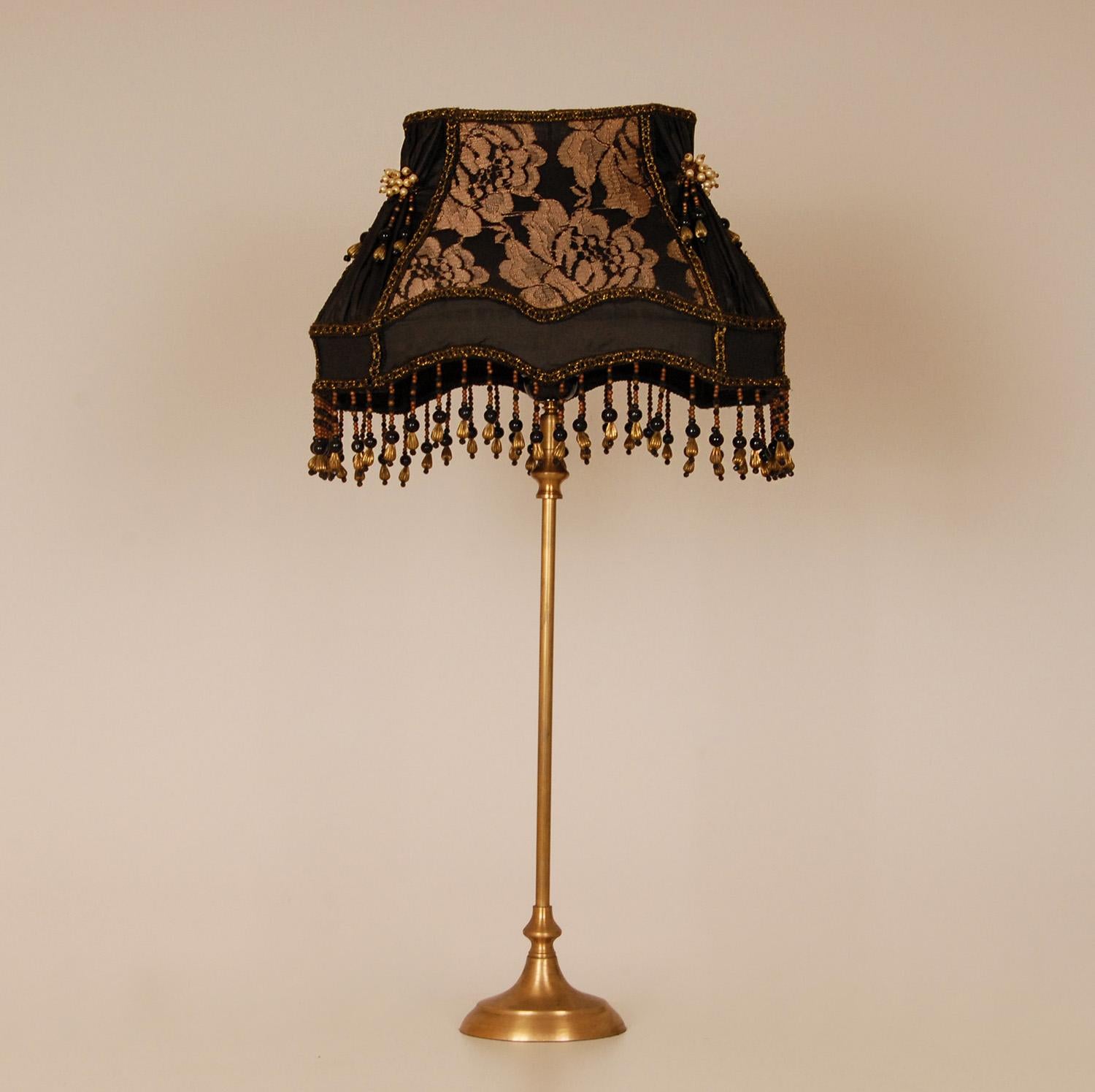 Vintage French Baroque Lamp Fringed Beaded 1970s Gold and Black For Sale 4