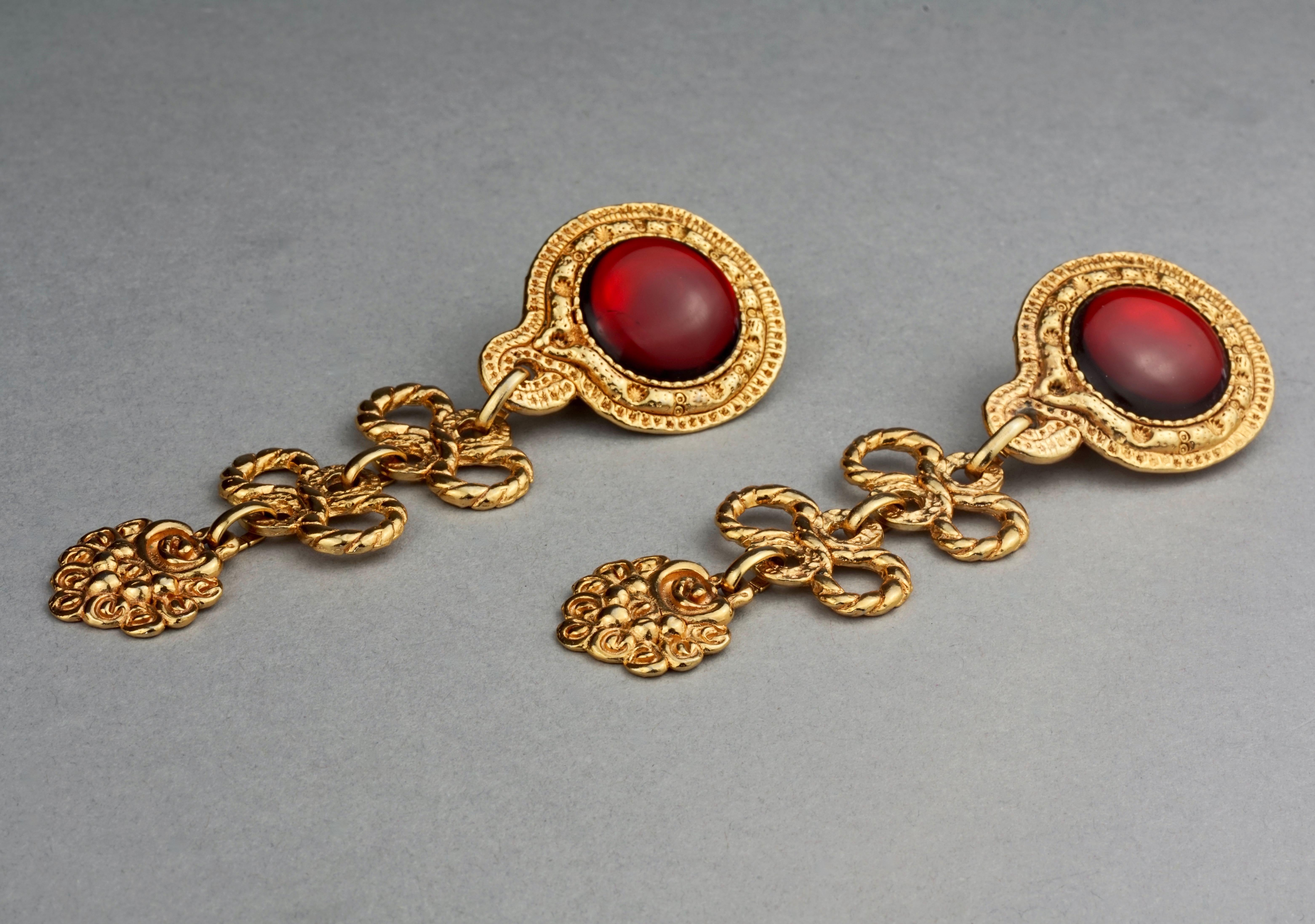Vintage French Baroque Red Cabochon Tiered Bows Dangling Earrings In Excellent Condition In Kingersheim, Alsace