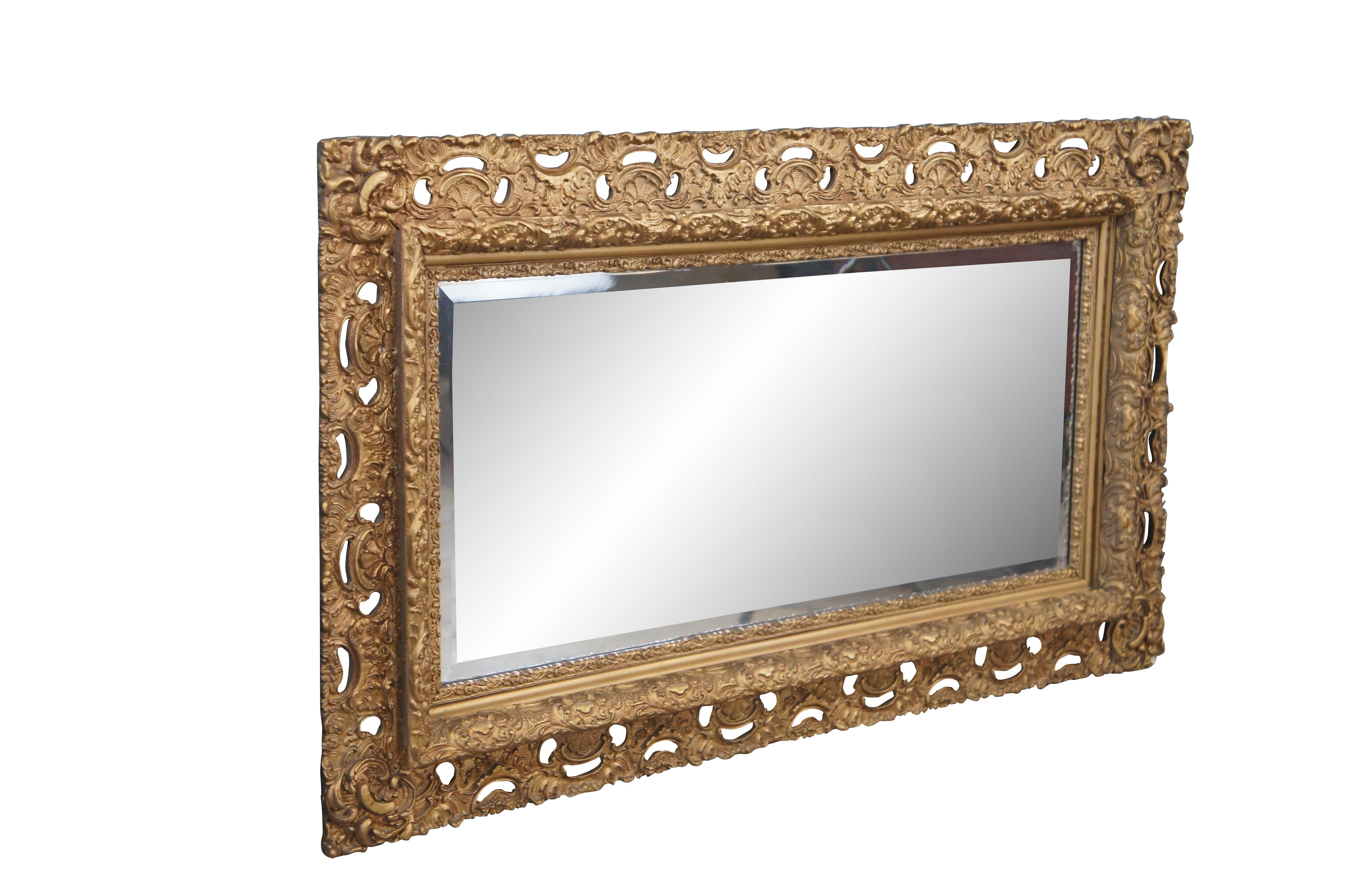 Antique Mirror ornato in stile barocco/rococò con smussatura dorata per vanità/sala da pranzo/specchio da camino con un design traforato e reticolato con accenti smerlati di acanto e fogliame.

Dimensioni:
29.5
