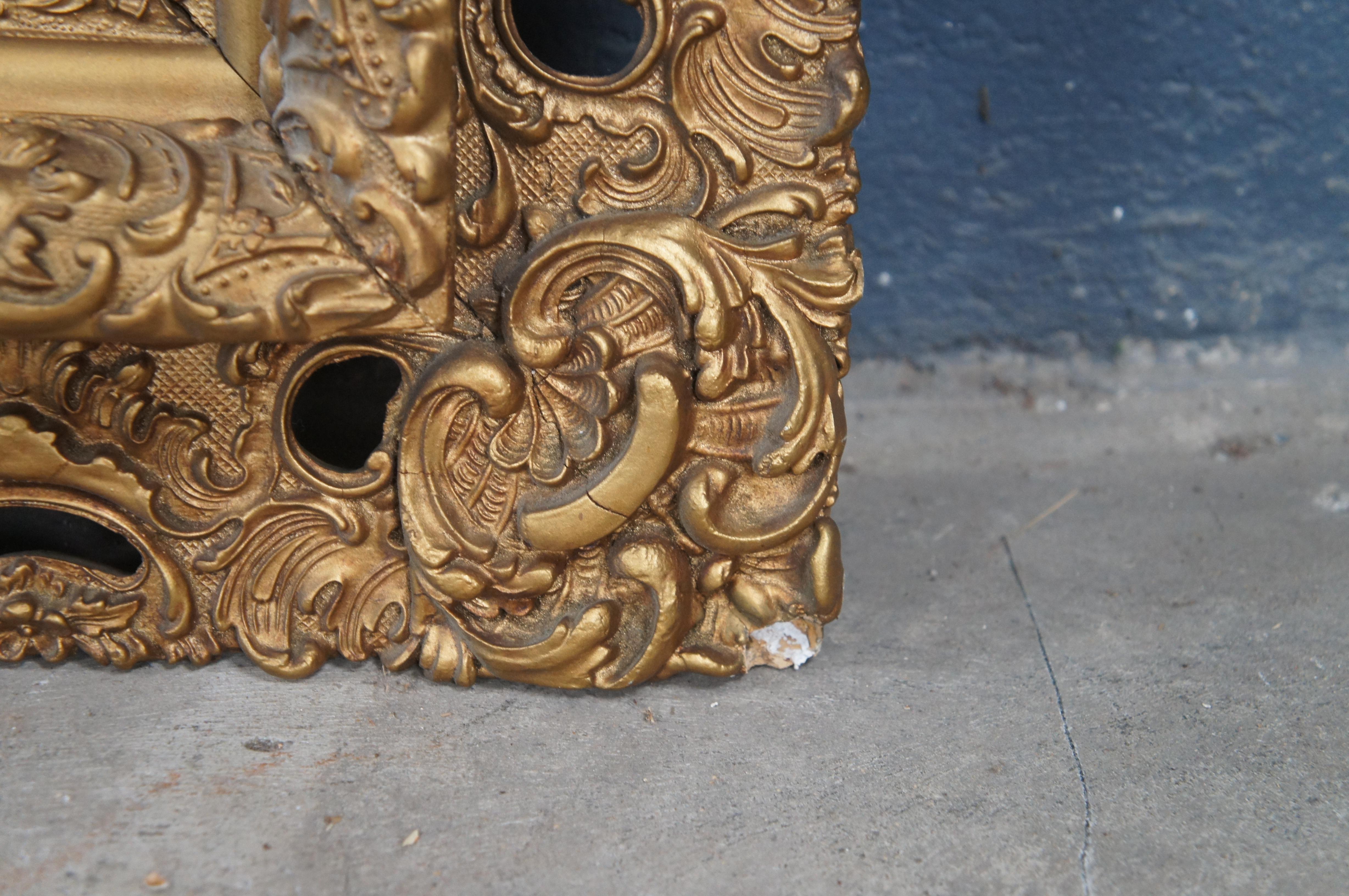 Specchio d'epoca francese barocco rococò, dorato, con trafori d'acanto e smussato, 52