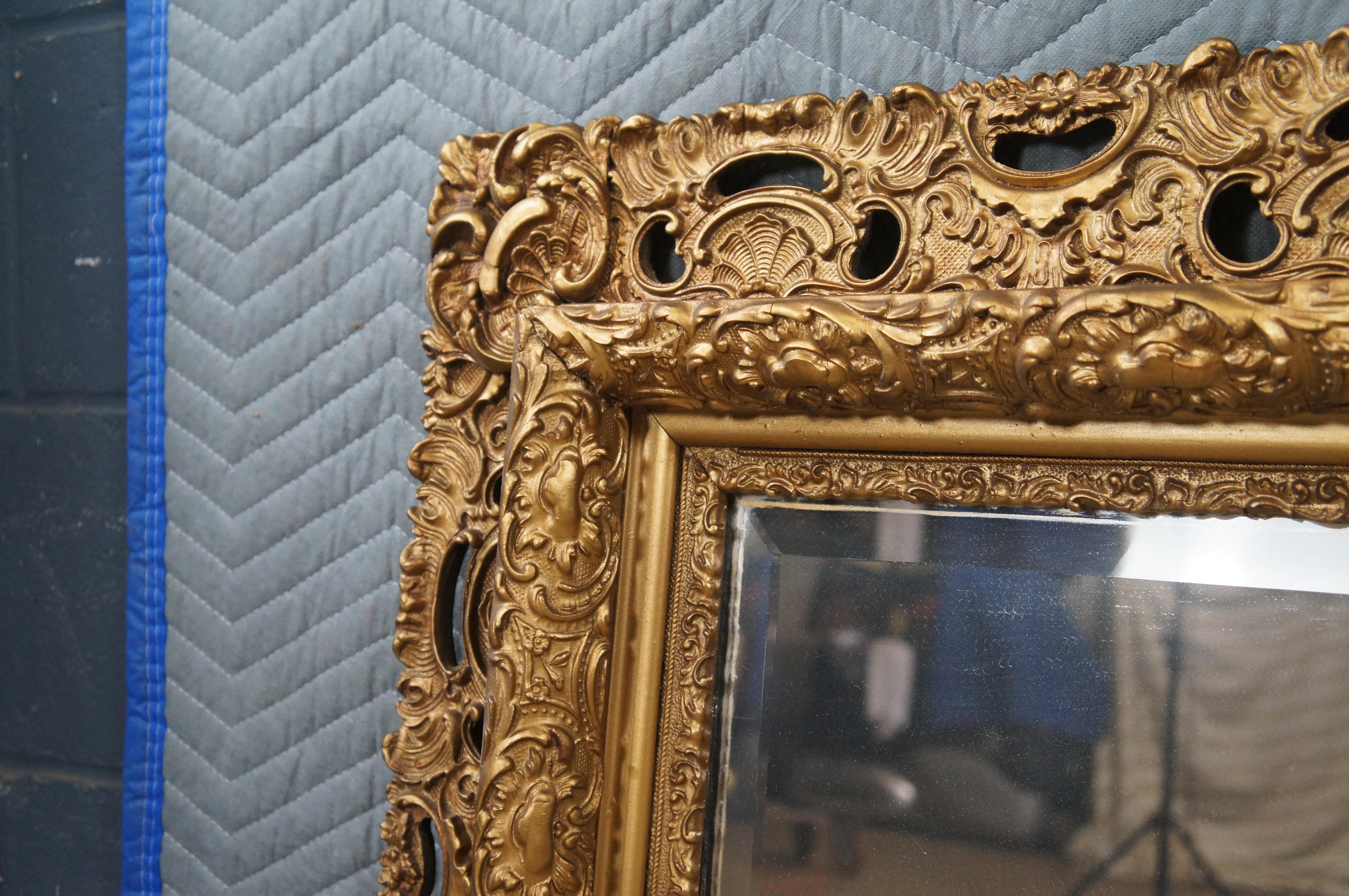 Specchio d'epoca francese barocco rococò, dorato, con trafori d'acanto e smussato, 52