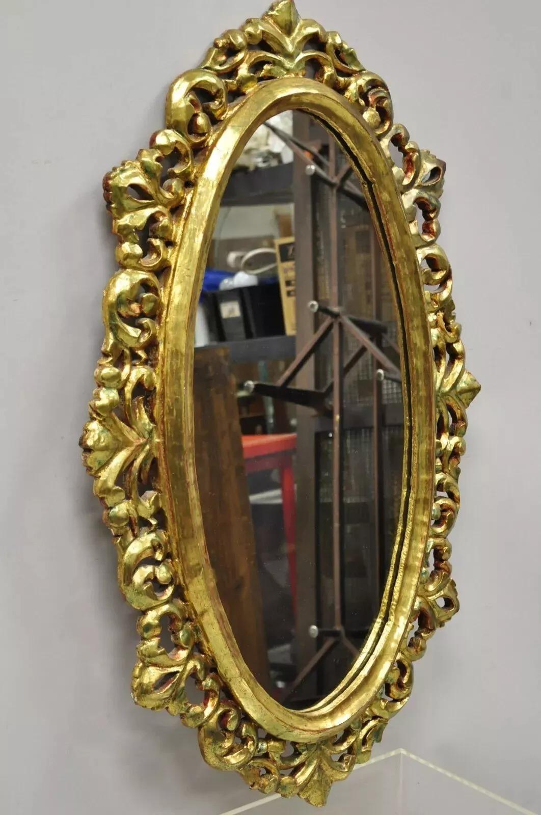 Specchio da parete ovale d'epoca in stile barocco francese, intagliato in oro e legno di Giltwood in vendita 3