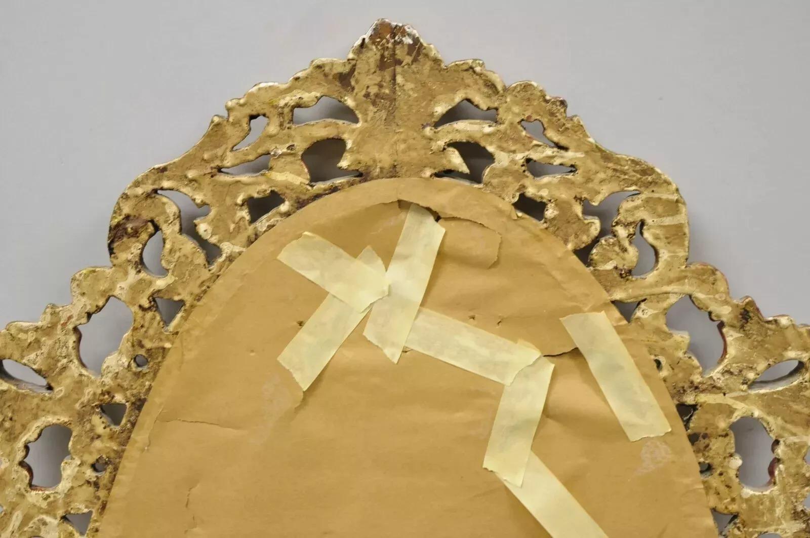 Specchio da parete ovale d'epoca in stile barocco francese, intagliato in oro e legno di Giltwood in vendita 2