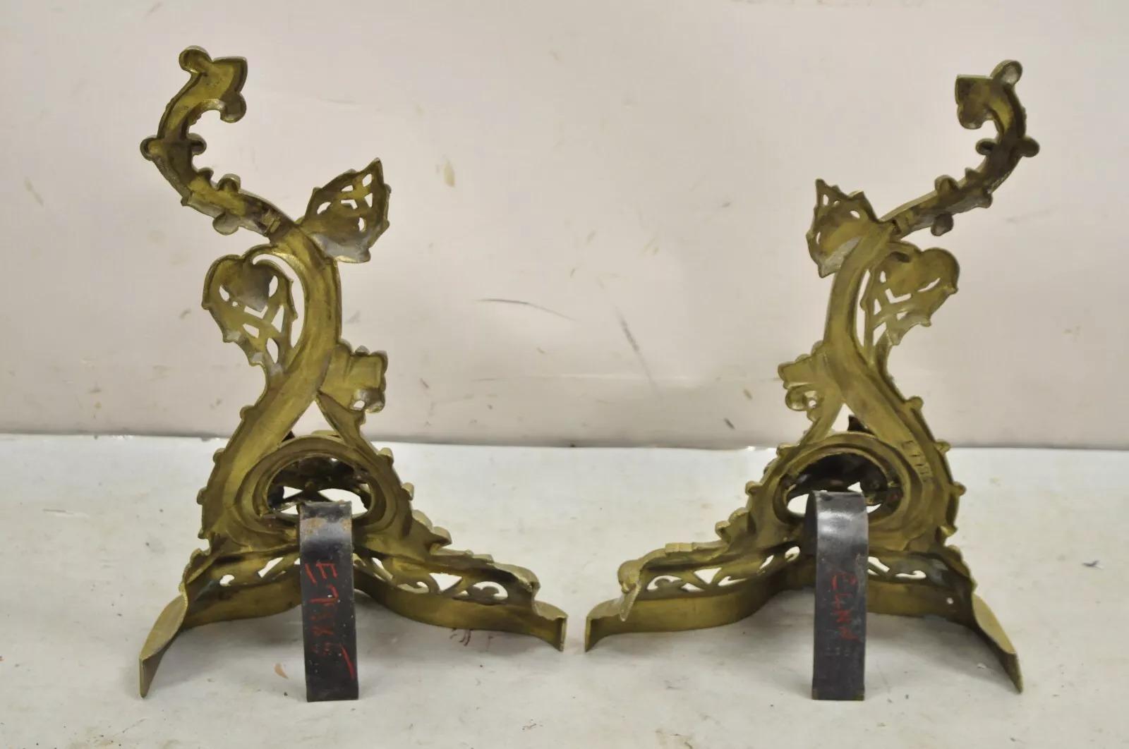Androni figurativi in ottone in stile barocco francese d'epoca con draghi grifoni - Coppia in vendita 4