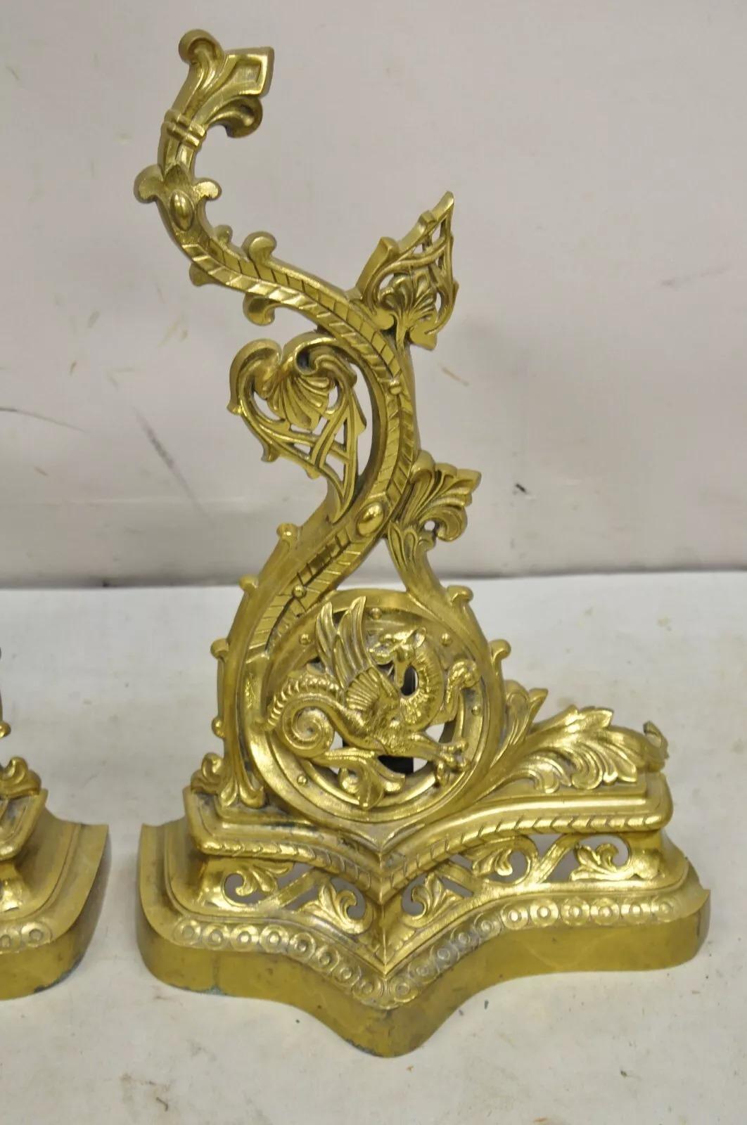 Androni figurativi in ottone in stile barocco francese d'epoca con draghi grifoni - Coppia in vendita 1