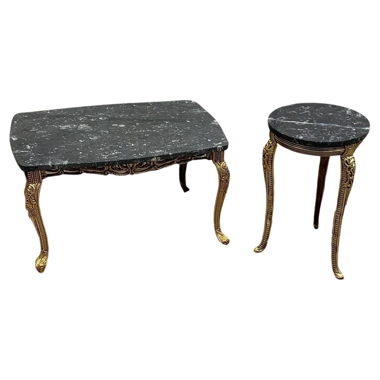 Table basse de style baroque français ornée de bronze doré avec plateau en marbre