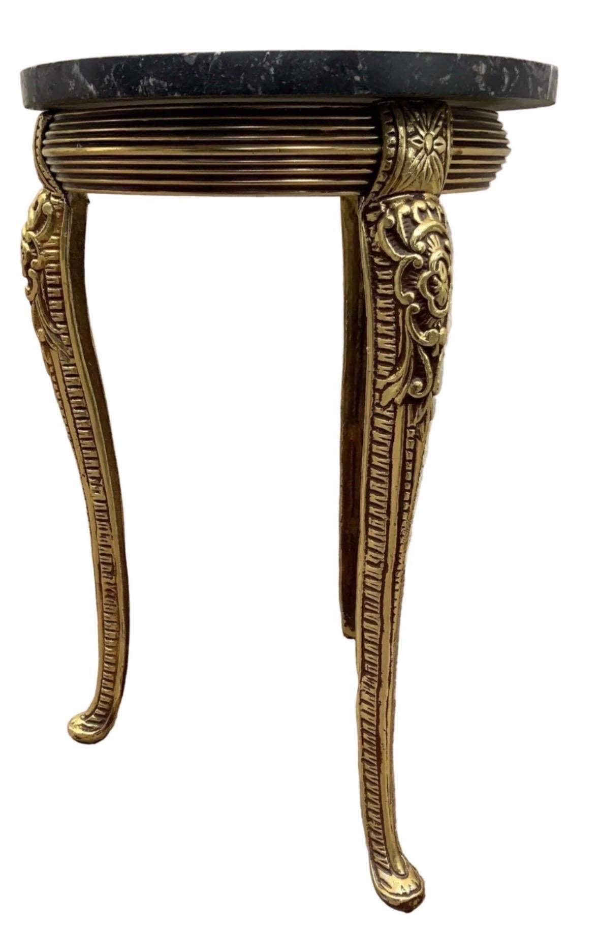 Vintage French Baroque Style Ornate Gilt-Bronze Round Marble Top Side Table In Good Condition For Sale In Chicago, IL