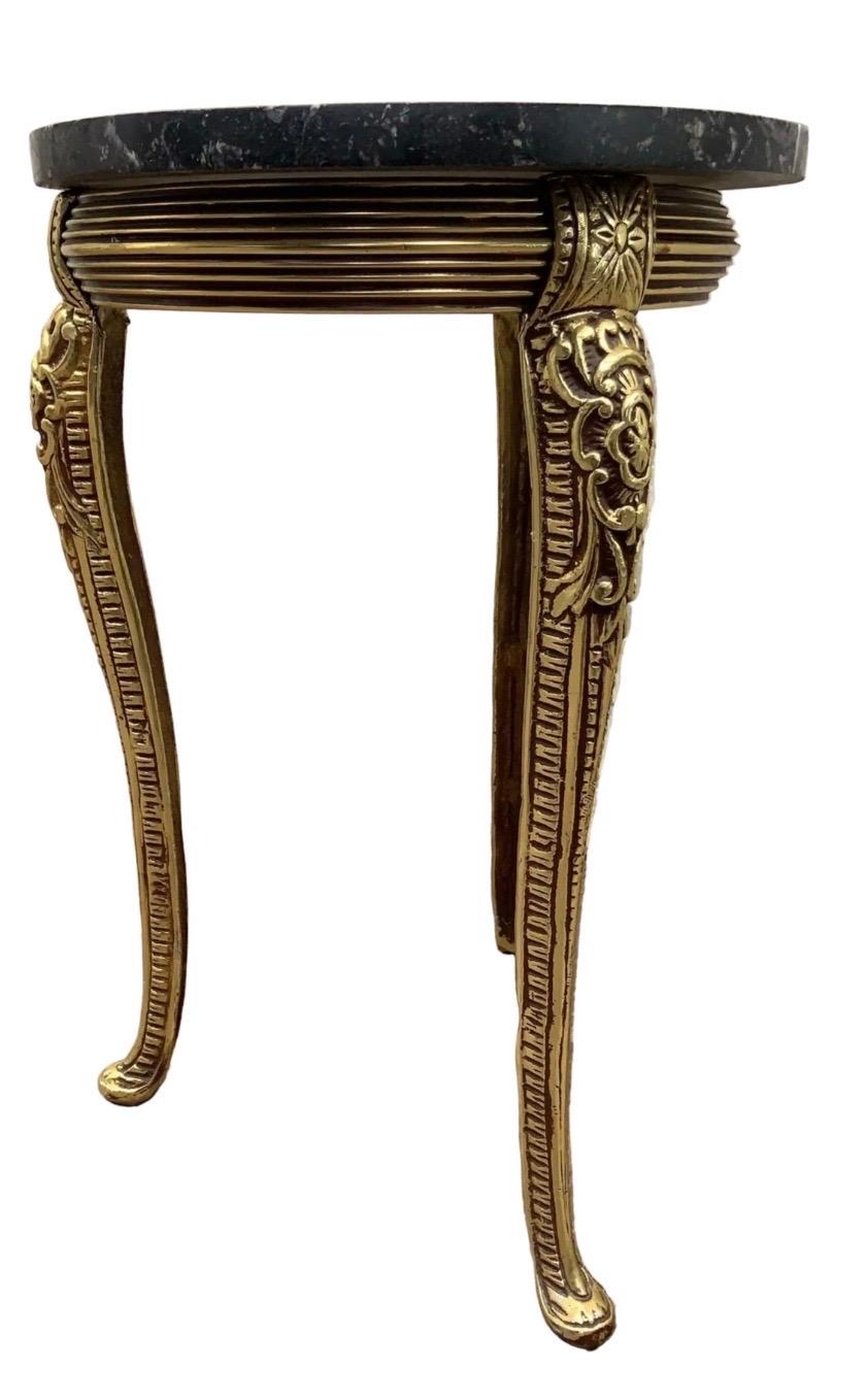 20th Century Vintage French Baroque Style Ornate Gilt-Bronze Round Marble Top Side Table For Sale