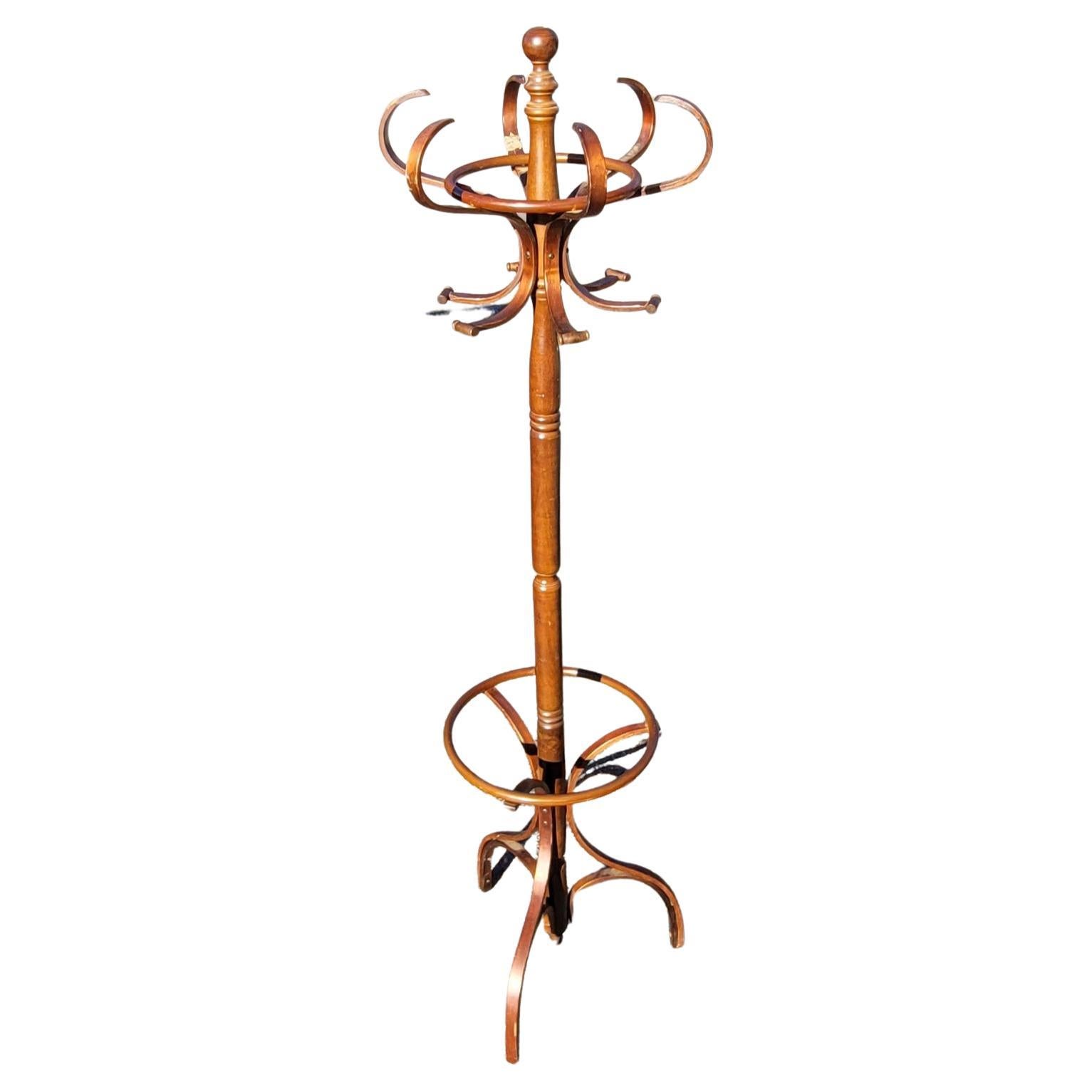 Vintage French bentwood thonet style hat and coat rack or hall tree clothing hanger with children clothes hooks, a wonderful middle 20th century bentwood hall stand, having six “S” shaped coat hooks and six bentwood scrolls for hats, surmounted by a