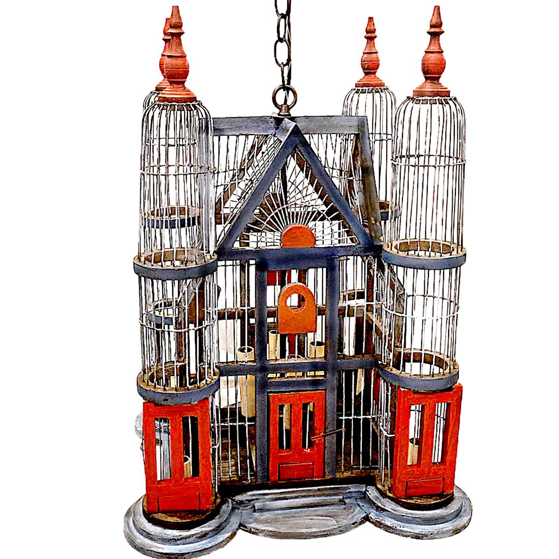 Un lustre français en forme de cage d'oiseau datant des années 1950 avec huit lampes intérieures.

Mesures :
Chute actuelle : 31