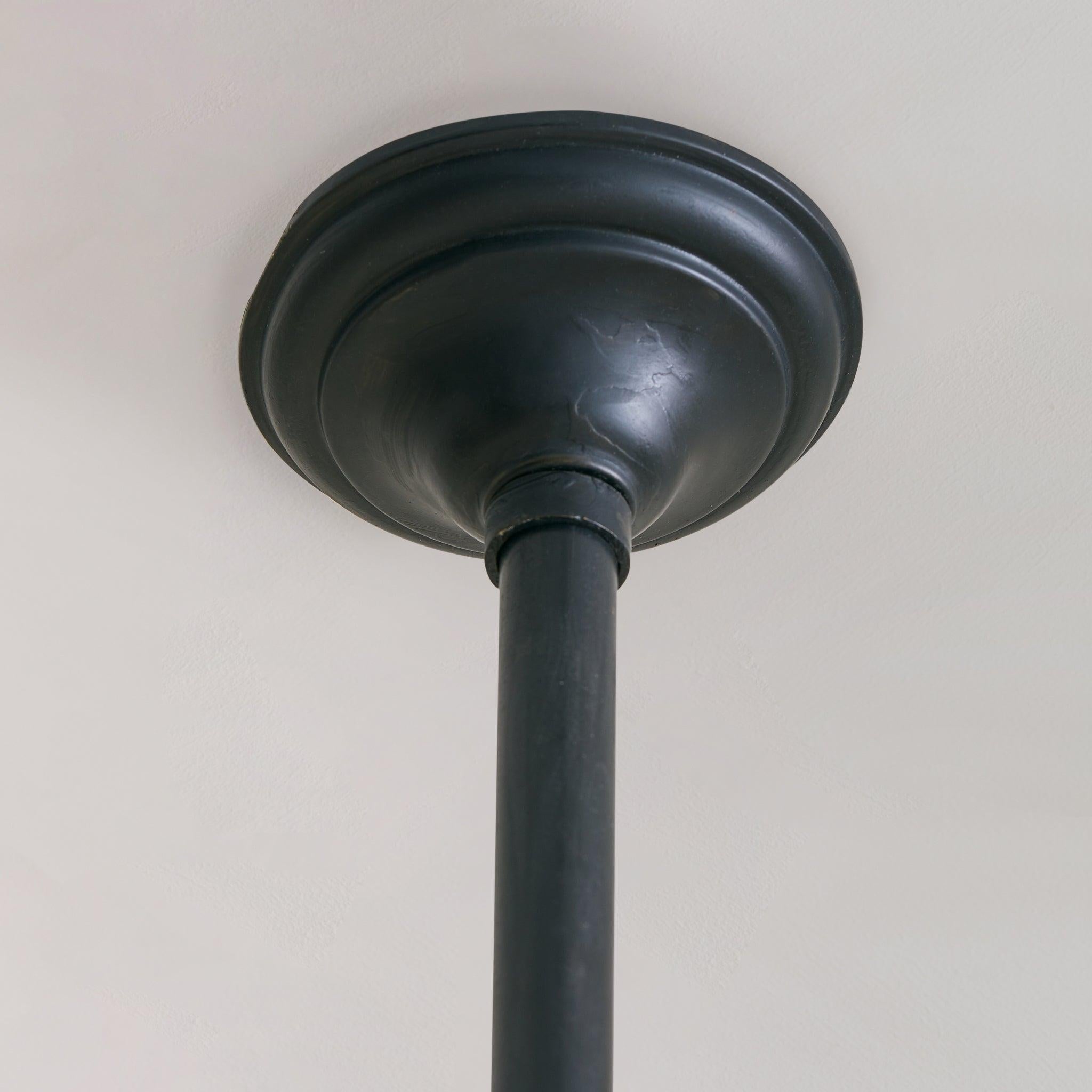 Vintage French Black Iron 10-Arm Chandelier with Shades Tela en venta