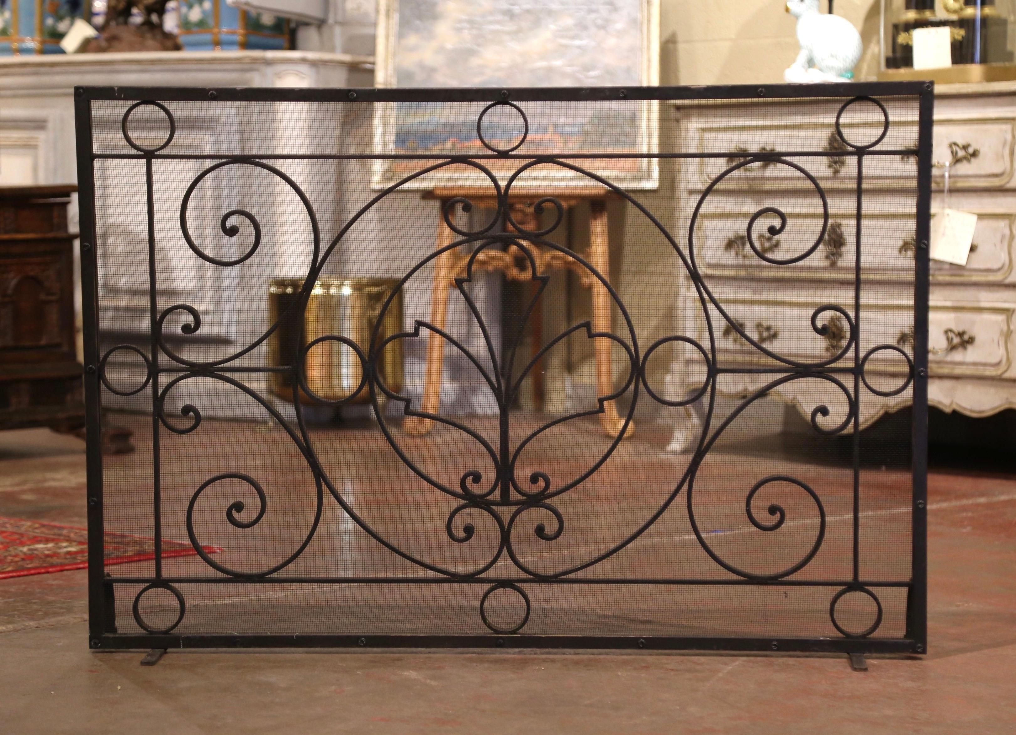 Vintage French Black Wrought Iron Fireplace Screen with Protective Mesh In Excellent Condition In Dallas, TX