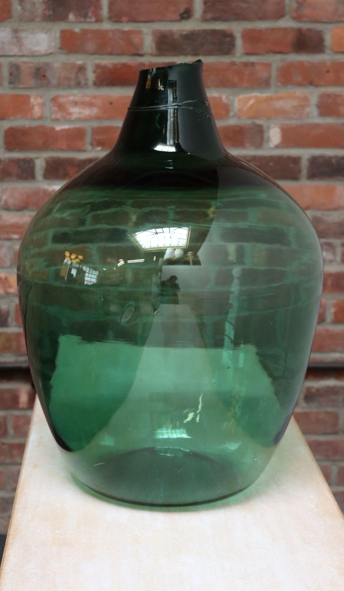 Provincial français Vieux commode Demijohn à col large en verre soufflé français en vert sarcelle en vente