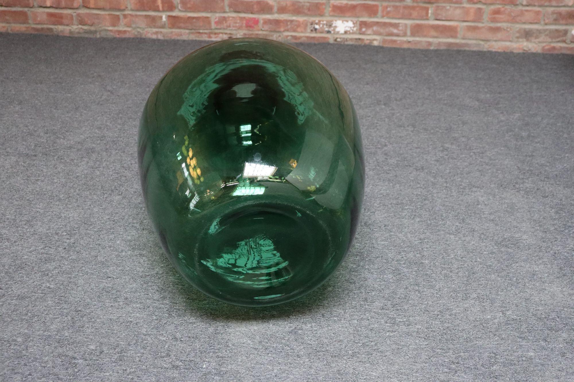 Français Vieux commode Demijohn à col large en verre soufflé français en vert sarcelle en vente