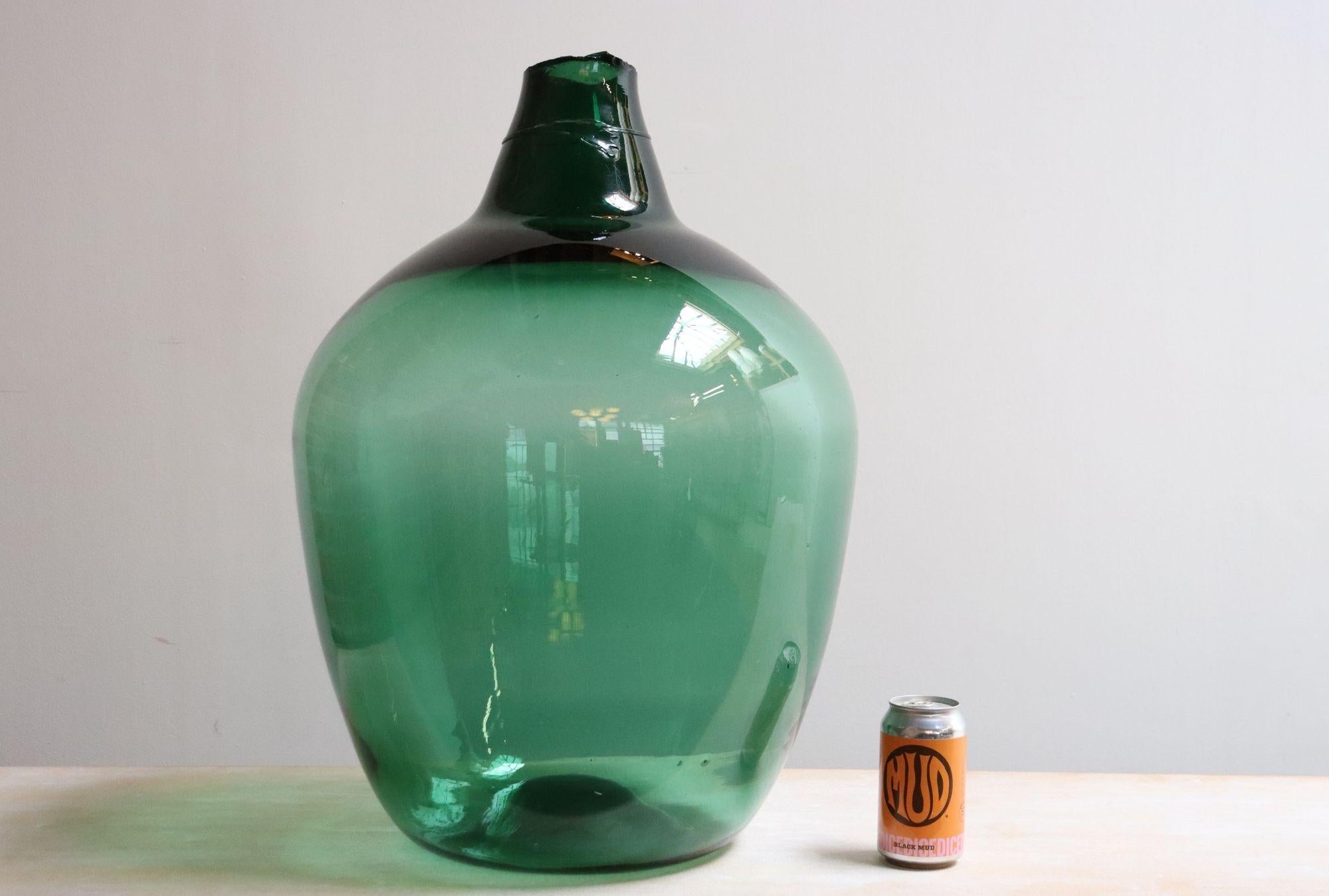 Vieux commode Demijohn à col large en verre soufflé français en vert sarcelle Bon état - En vente à Brooklyn, NY