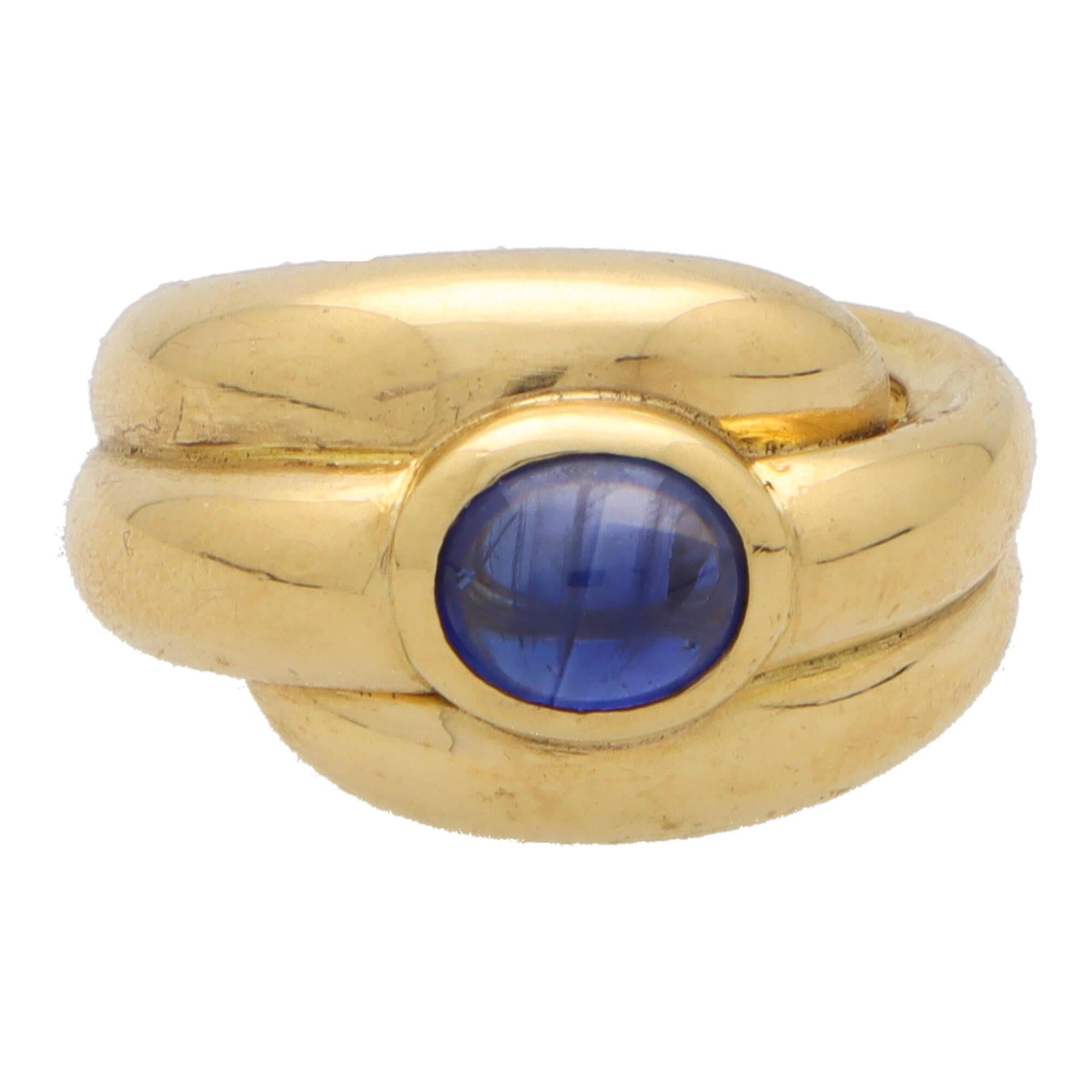 Vintage French Bombé Cabochon Sapphire Ring in 18k Gelbgold (Moderne) im Angebot