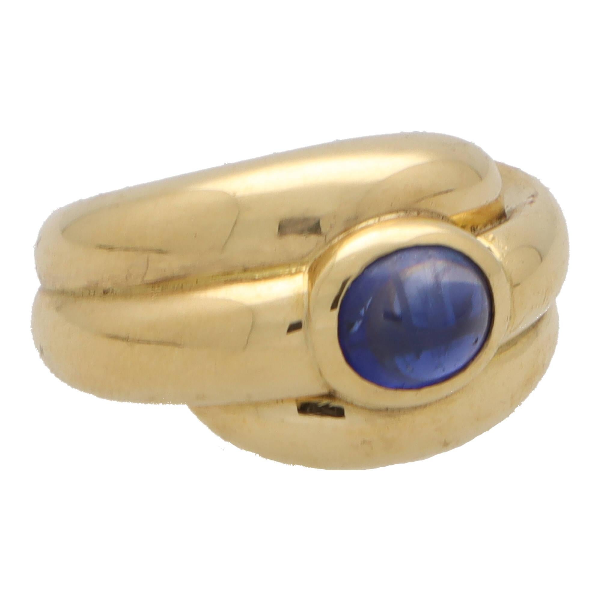 Vintage French Bombé Cabochon Sapphire Ring in 18k Gelbgold im Zustand „Hervorragend“ im Angebot in London, GB