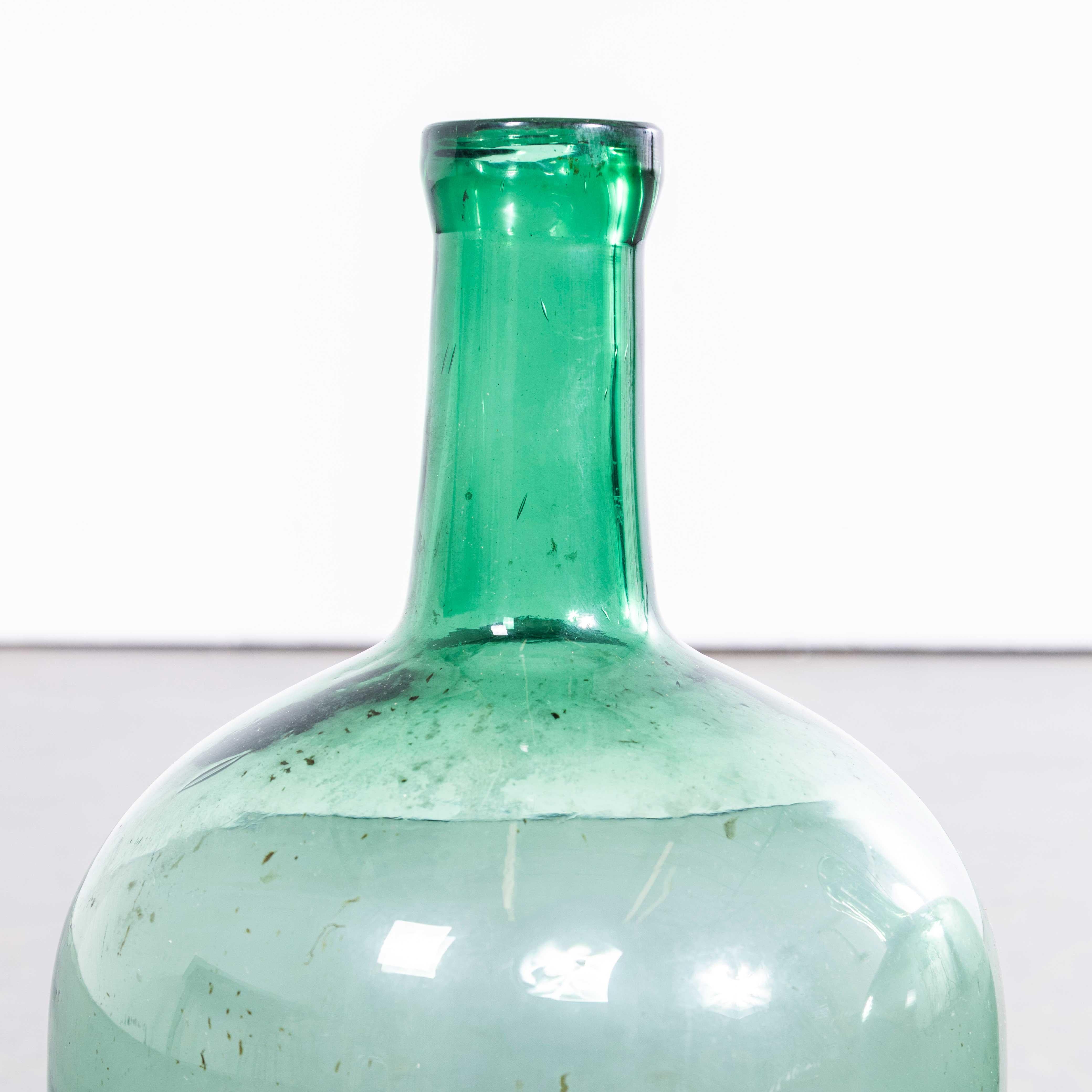 XX secolo Bottiglia francese d'epoca in vetro verde - Coppia di damigiane in vendita