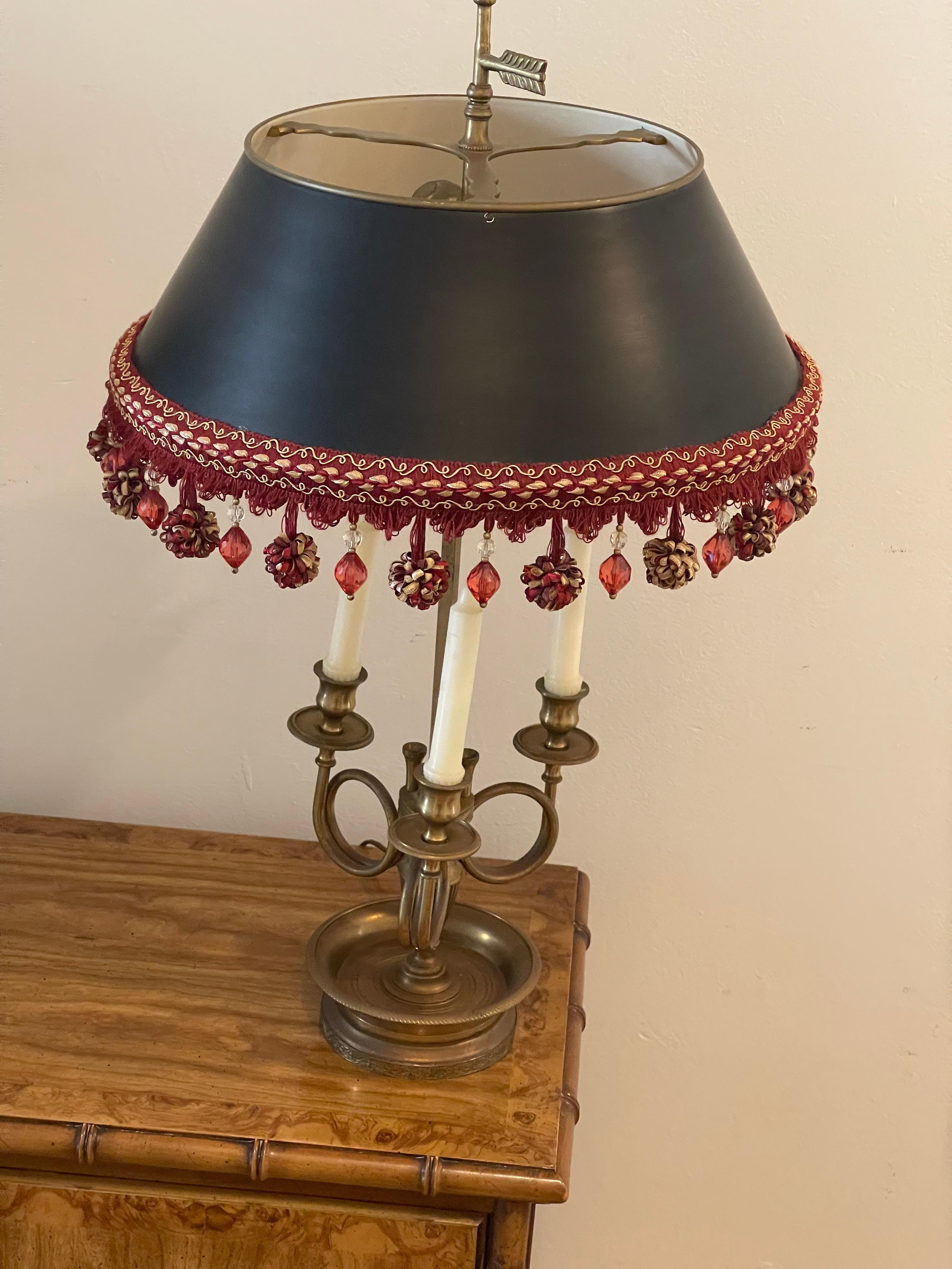 Coloniale britannico Paralume in ottone per lampada Bouillotte francese d'epoca con frange in vendita