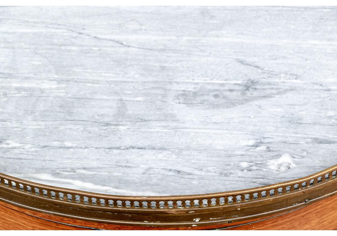 Table bouillotte française vintage avec plateau en marbre inséré à restaurer en vente 3