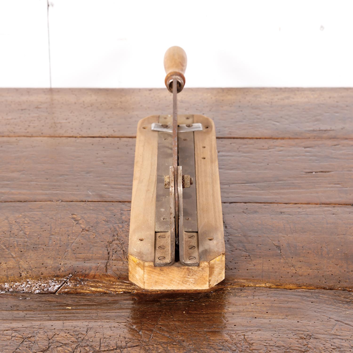 Vintage French Boulangerie Baguette Cutter In Good Condition In Birmingham, AL