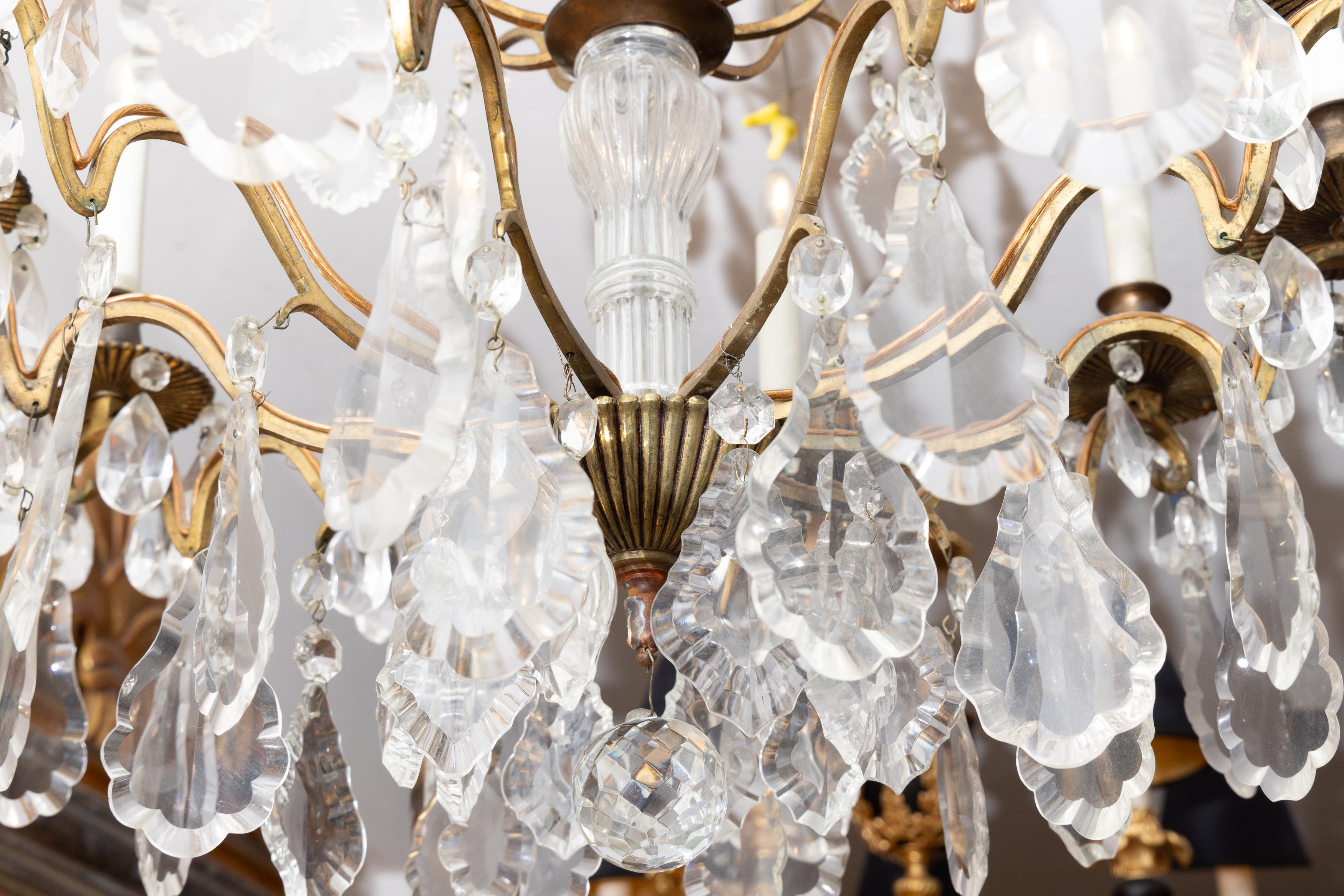 Altro Lampadario francese d'epoca in ottone e cristallo in vendita