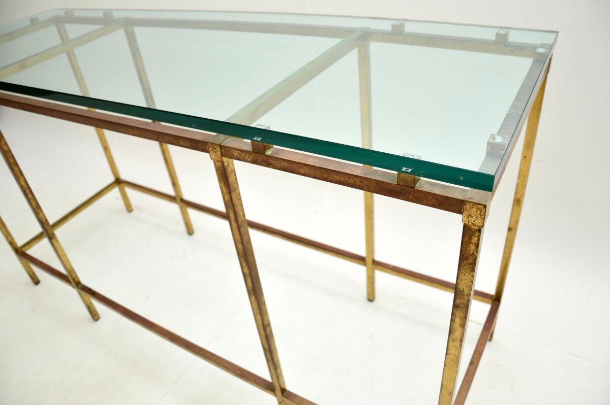 Milieu du XXe siècle Table console française vintage en laiton et verre en vente