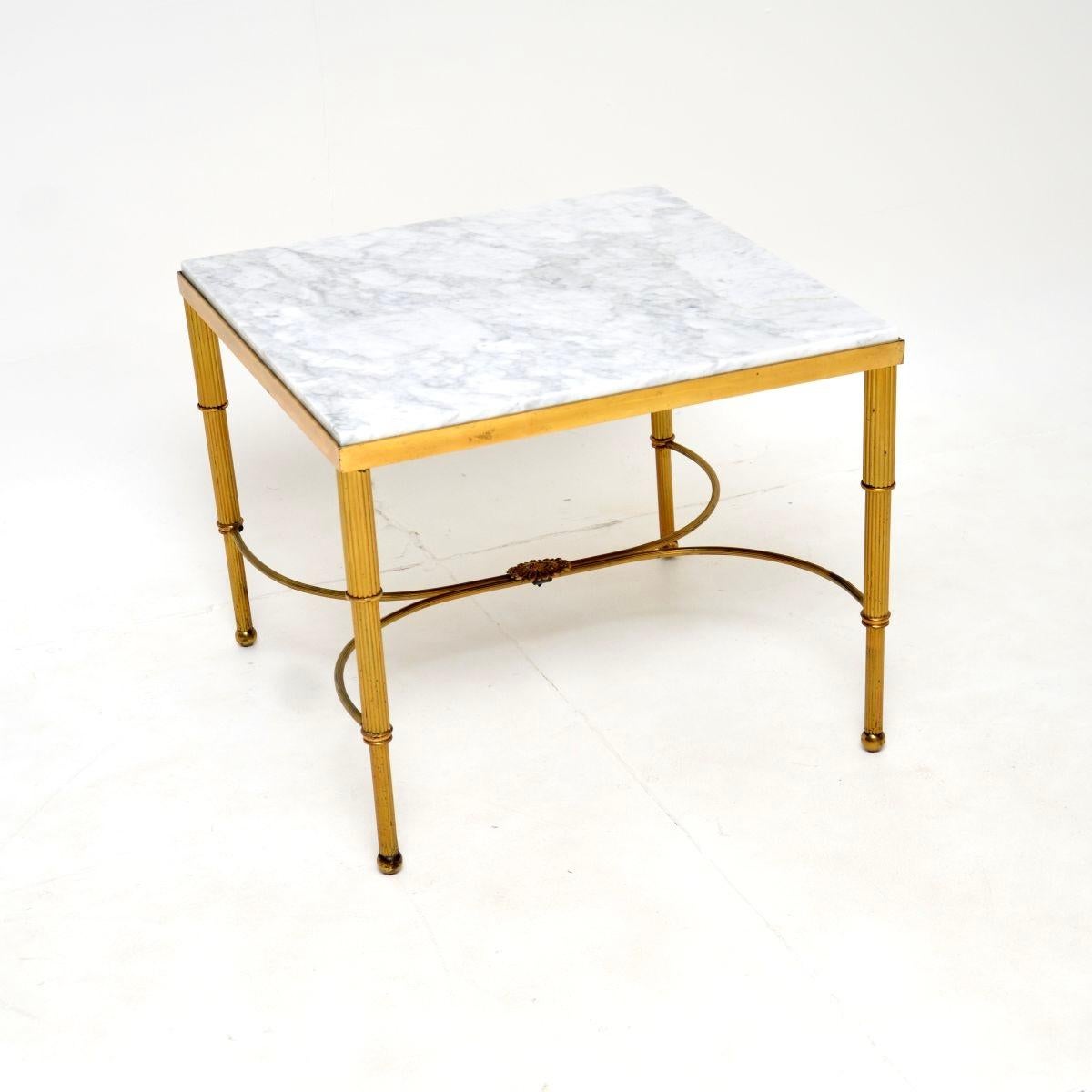 Vintage French Brass and Marble Coffee / Side Table Francés en venta