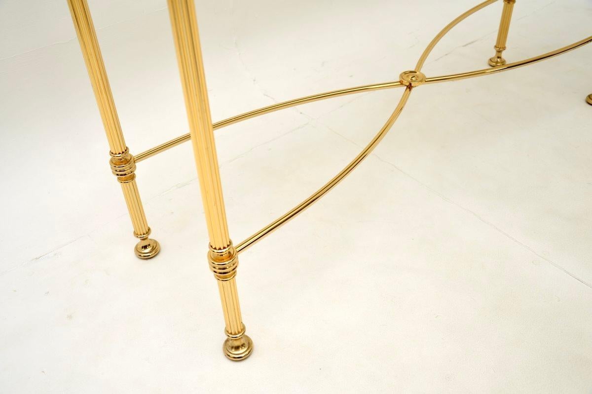 Tavolo consolle francese d'epoca in ottone e marmo in vendita 2