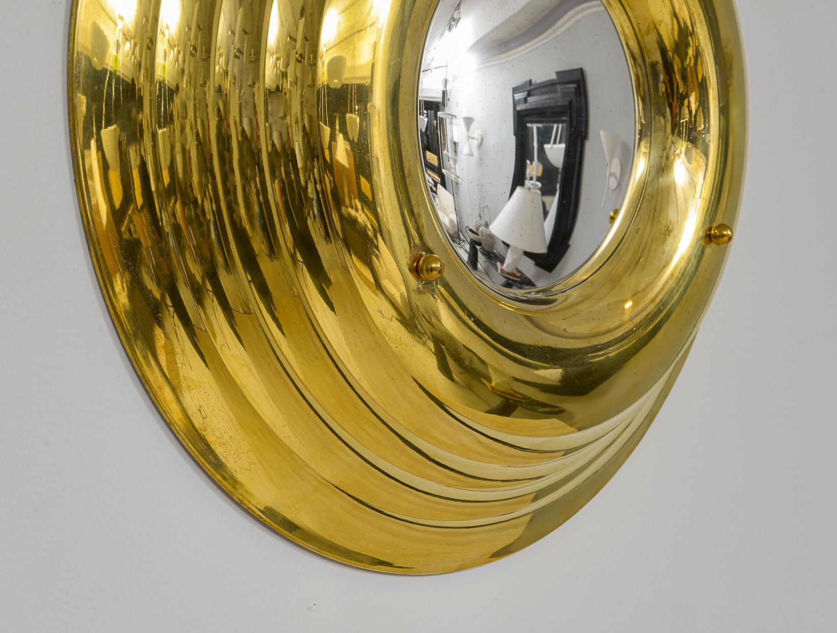 Miroir circulaire convexe en laiton Bon état - En vente à New York, NY