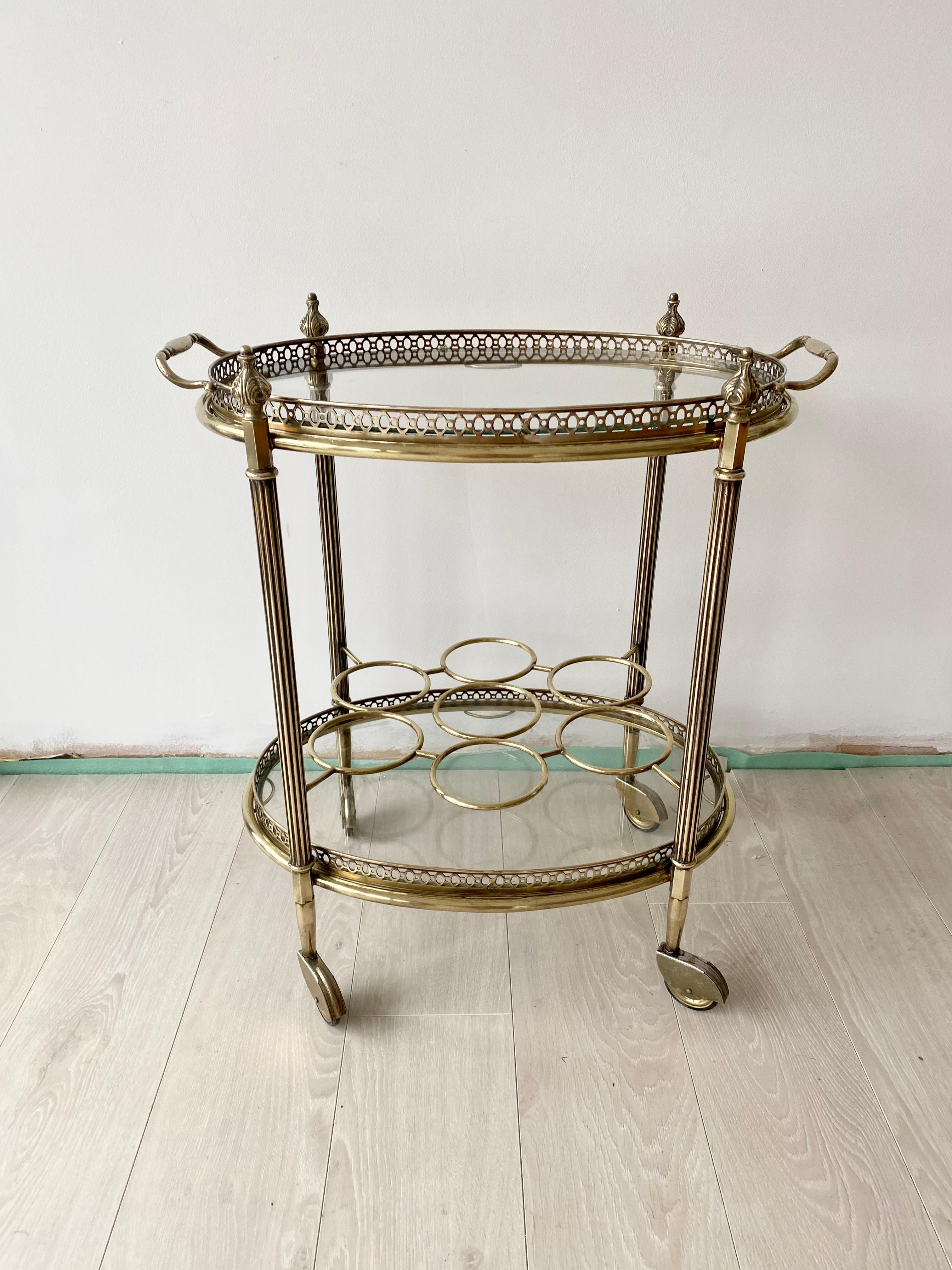 Perfect vintage brass cocktail trolley from France c1950

Lift off top tray and bottle holder to lower tier

Polished brass frame measuring 56cm wide, 36cm deep and 62cm to finials.