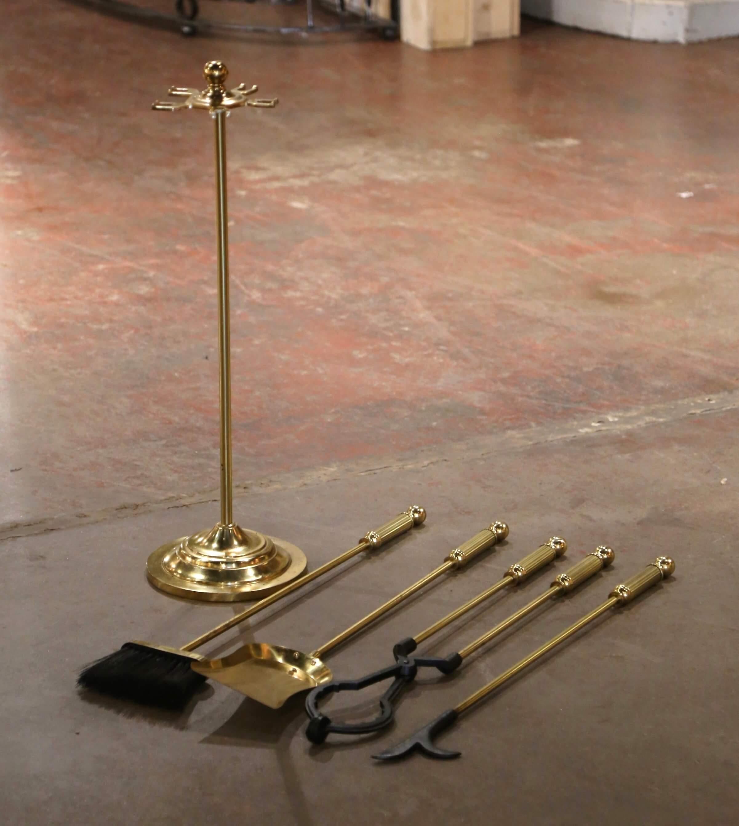 Vintage Französisch Messing Kamin vier-teilige Tool Set auf Stand im Angebot 1