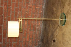 Lampadaire français vintage en laiton sur socle en verre