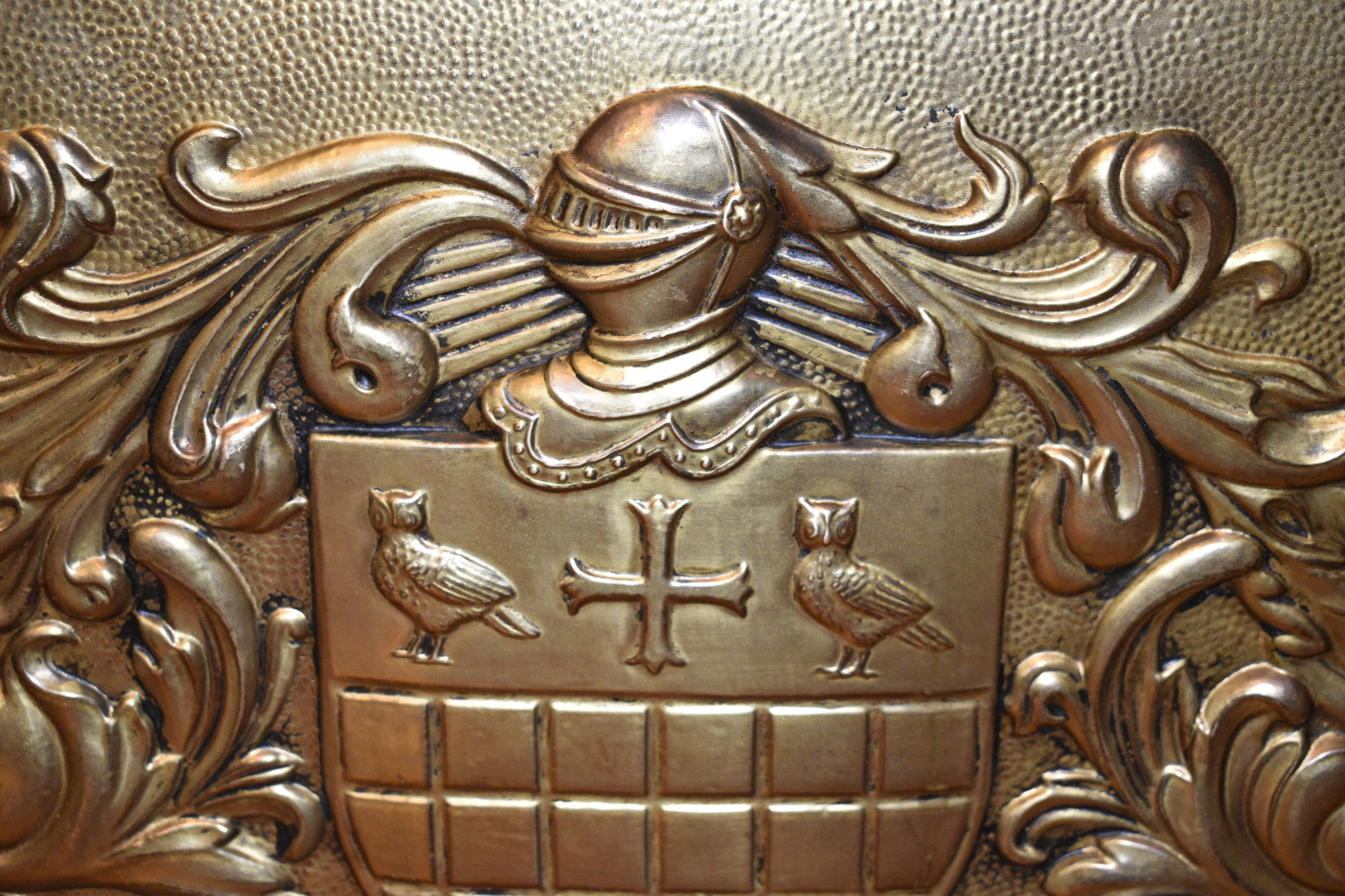  French family coat of arms pressed into the brass, brass handles and original lining.

Circa: 1950

Material: Brass

Country of Origin: France

Measurements: 31cm high, 44cm wide, 17cm deep

Postage via Australia Post with tracking 