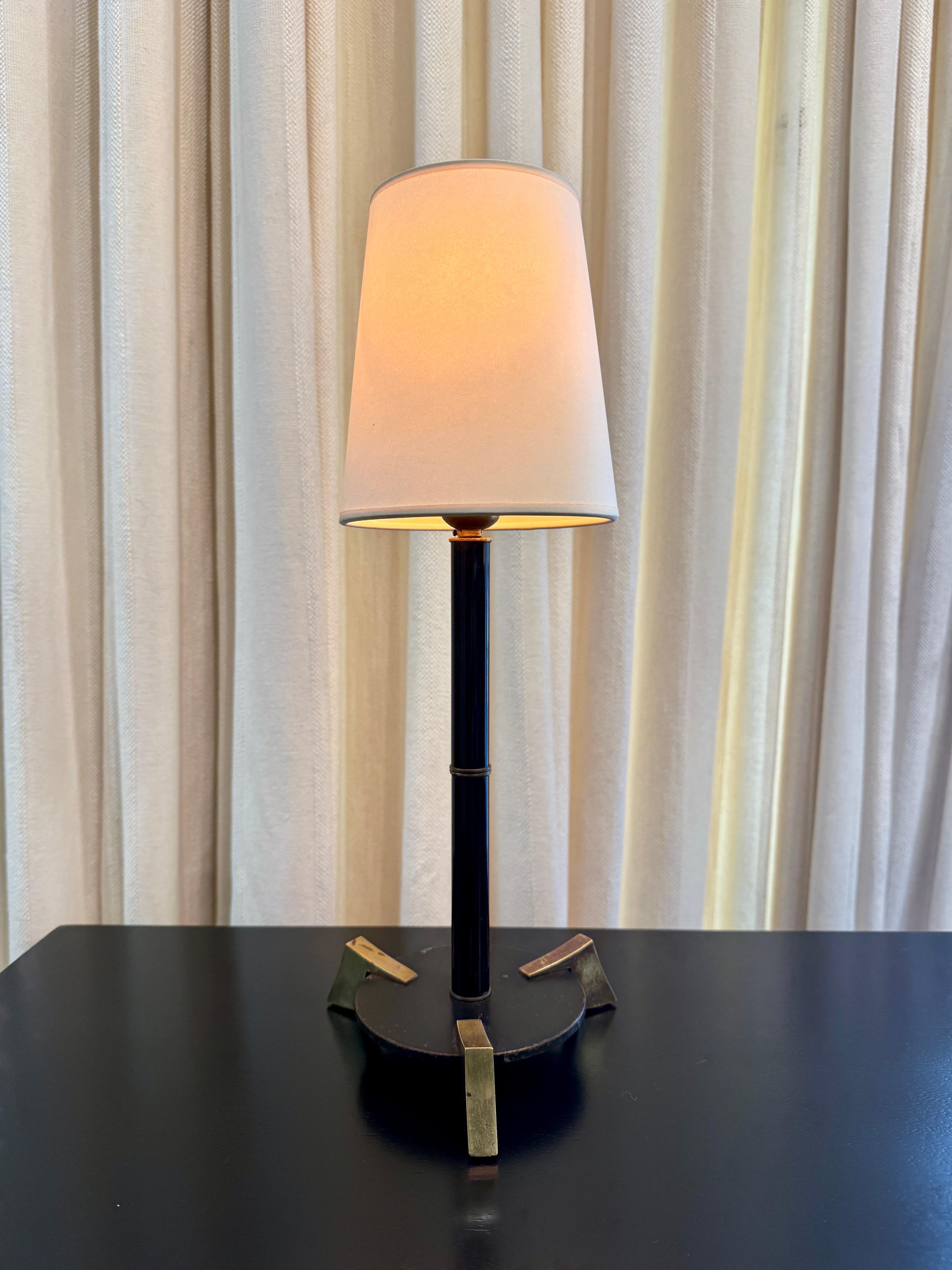 Lampe de bureau française vintage en laiton et métal de style boudoir en vente 2